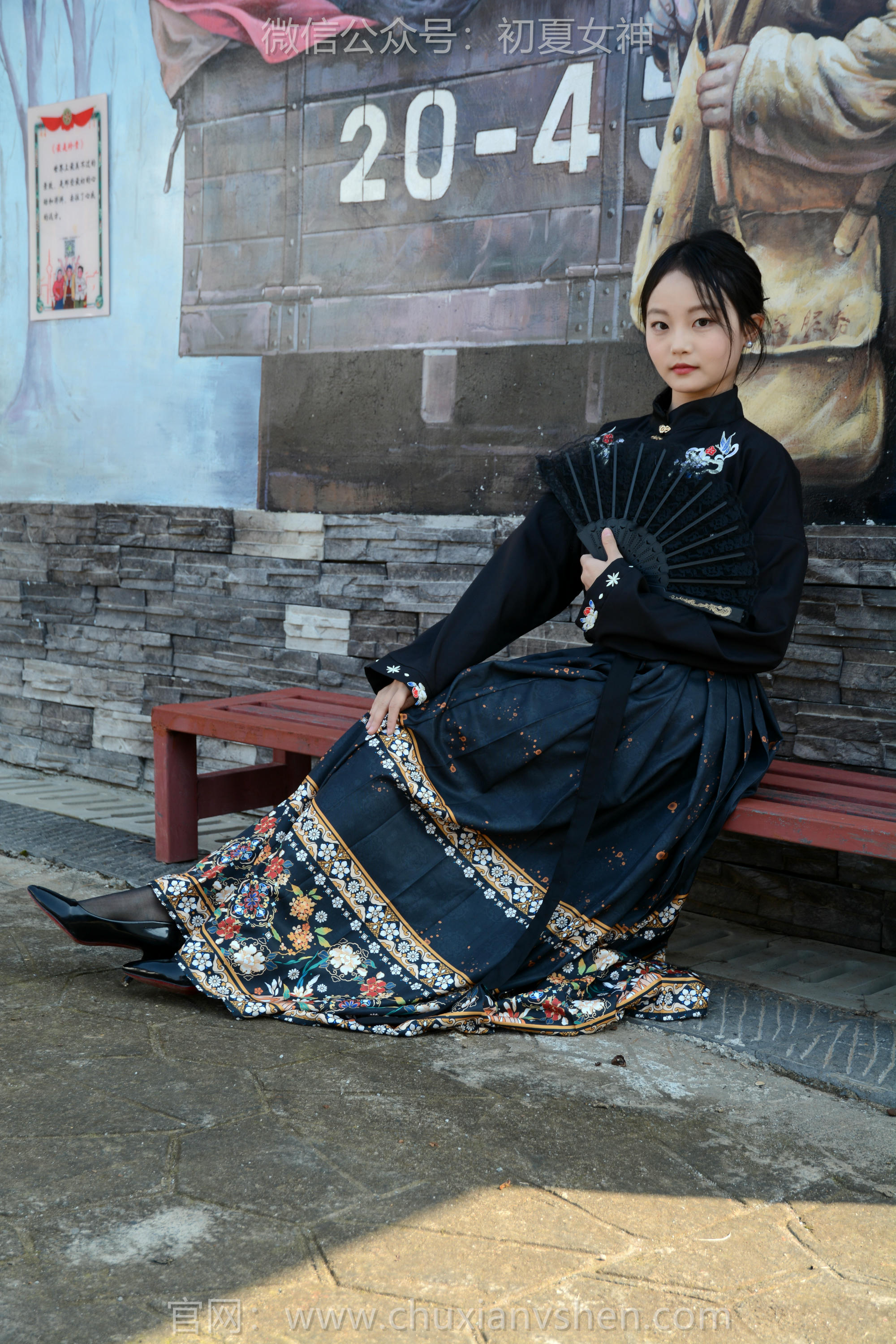 初夏女神 NO.238 双双~【黑色马面裙】这套我不管怎样都得端庄大气点，压制内心的小宇宙 [140P2V 3.63 GB]_第4集