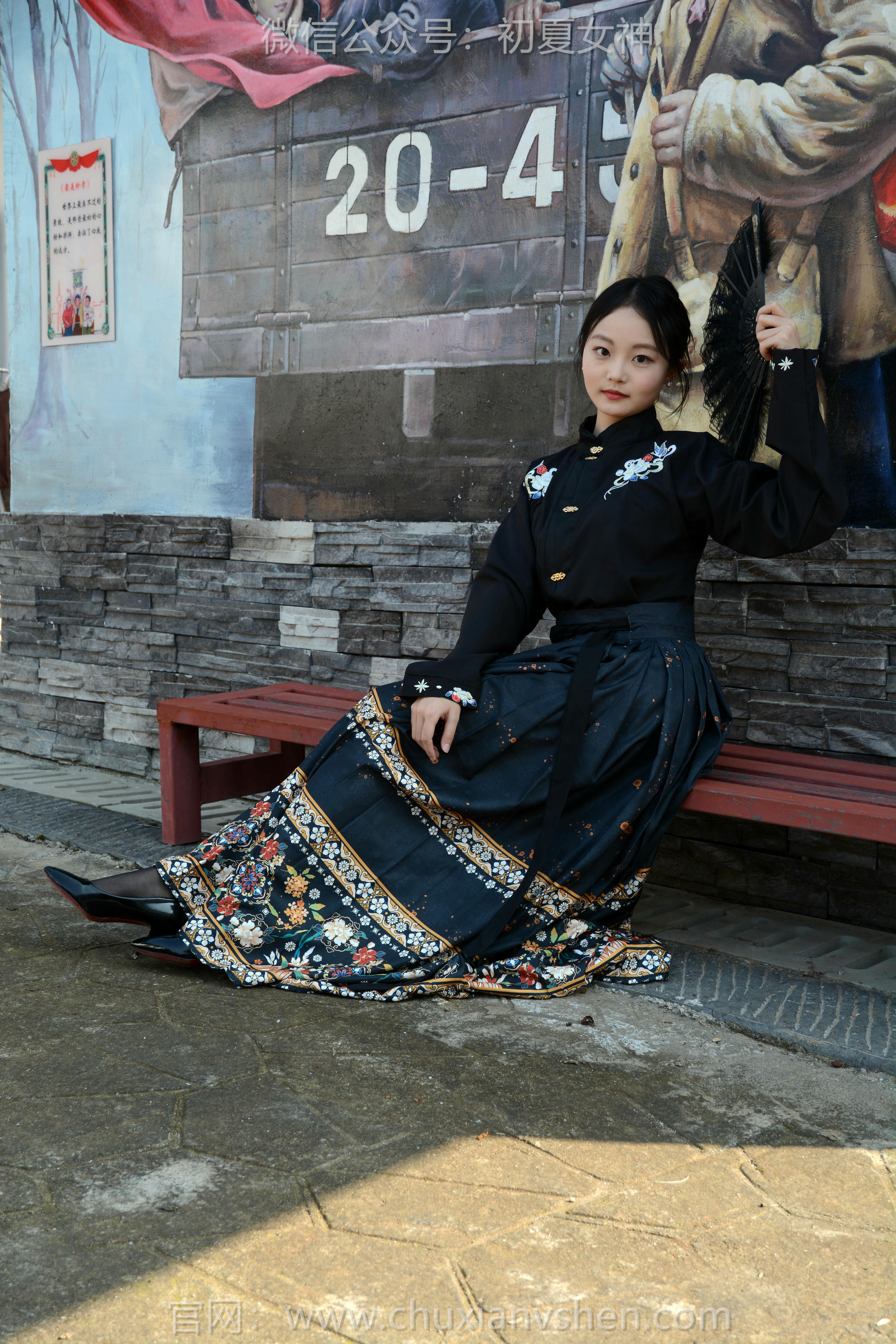 初夏女神 NO.238 双双~【黑色马面裙】这套我不管怎样都得端庄大气点，压制内心的小宇宙 [140P2V 3.63 GB]_第4集