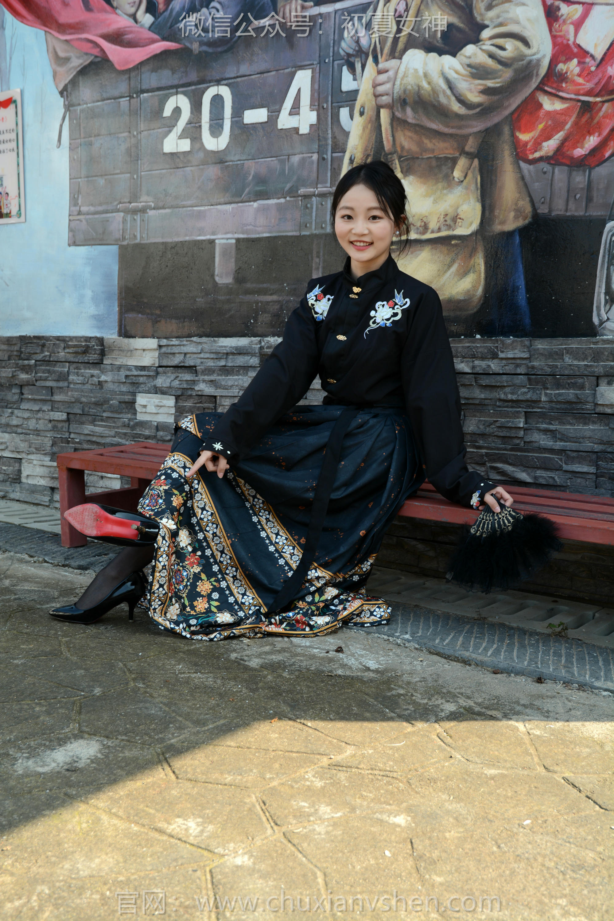 初夏女神 NO.238 双双~【黑色马面裙】这套我不管怎样都得端庄大气点，压制内心的小宇宙 [140P2V 3.63 GB]_第4集