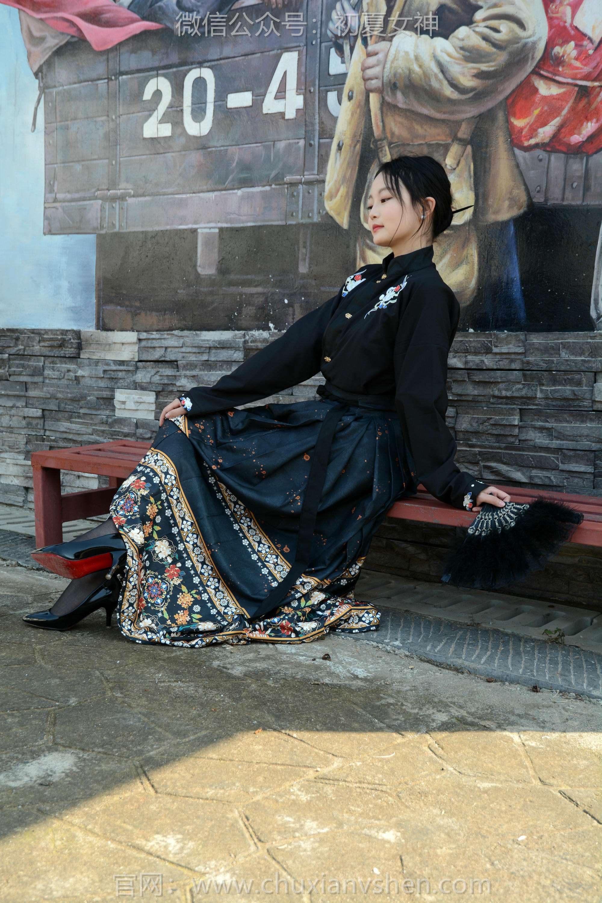 初夏女神 NO.238 双双~【黑色马面裙】这套我不管怎样都得端庄大气点，压制内心的小宇宙 [140P2V 3.63 GB]_第4集