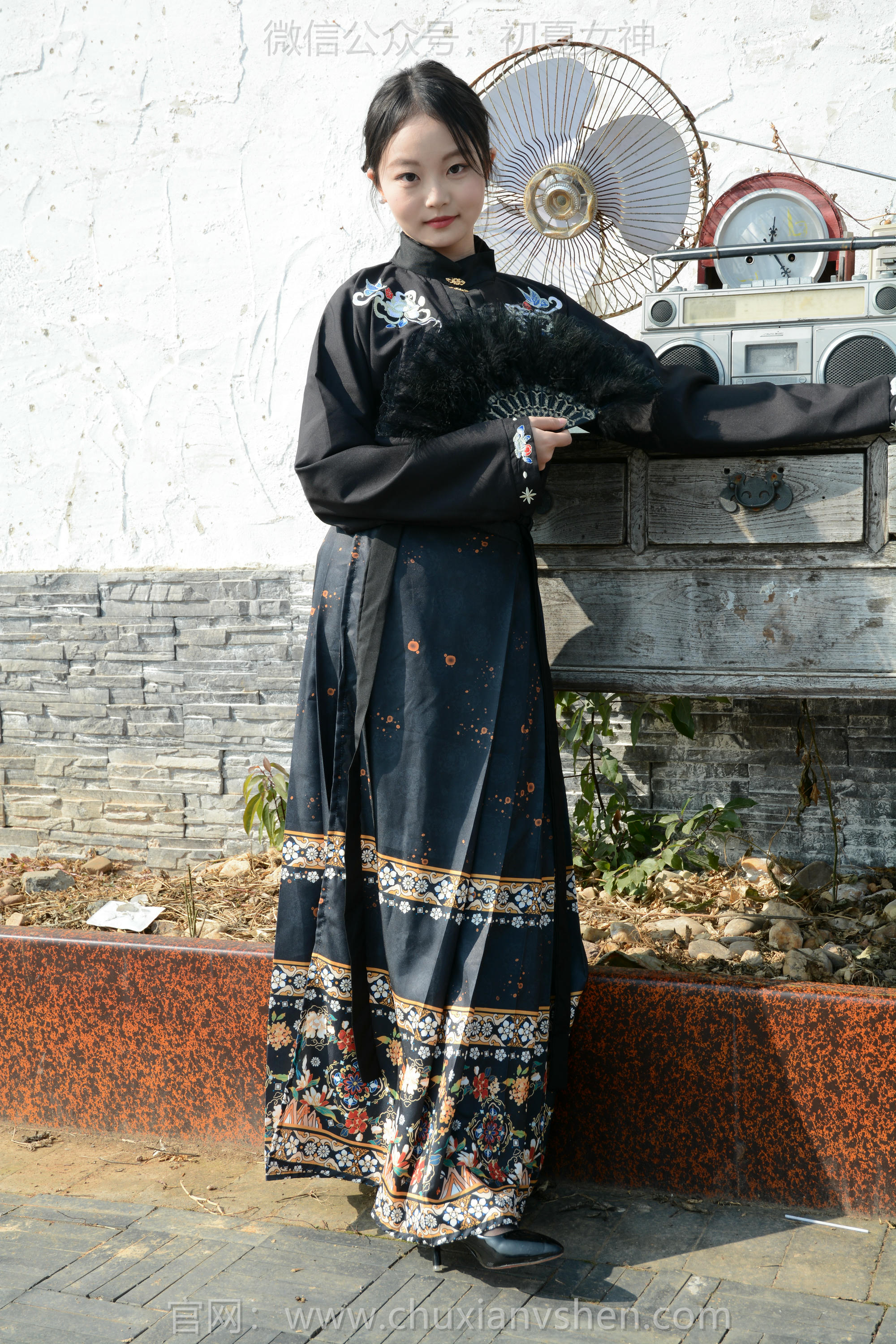 初夏女神 NO.238 双双~【黑色马面裙】这套我不管怎样都得端庄大气点，压制内心的小宇宙 [140P2V 3.63 GB]_第1集