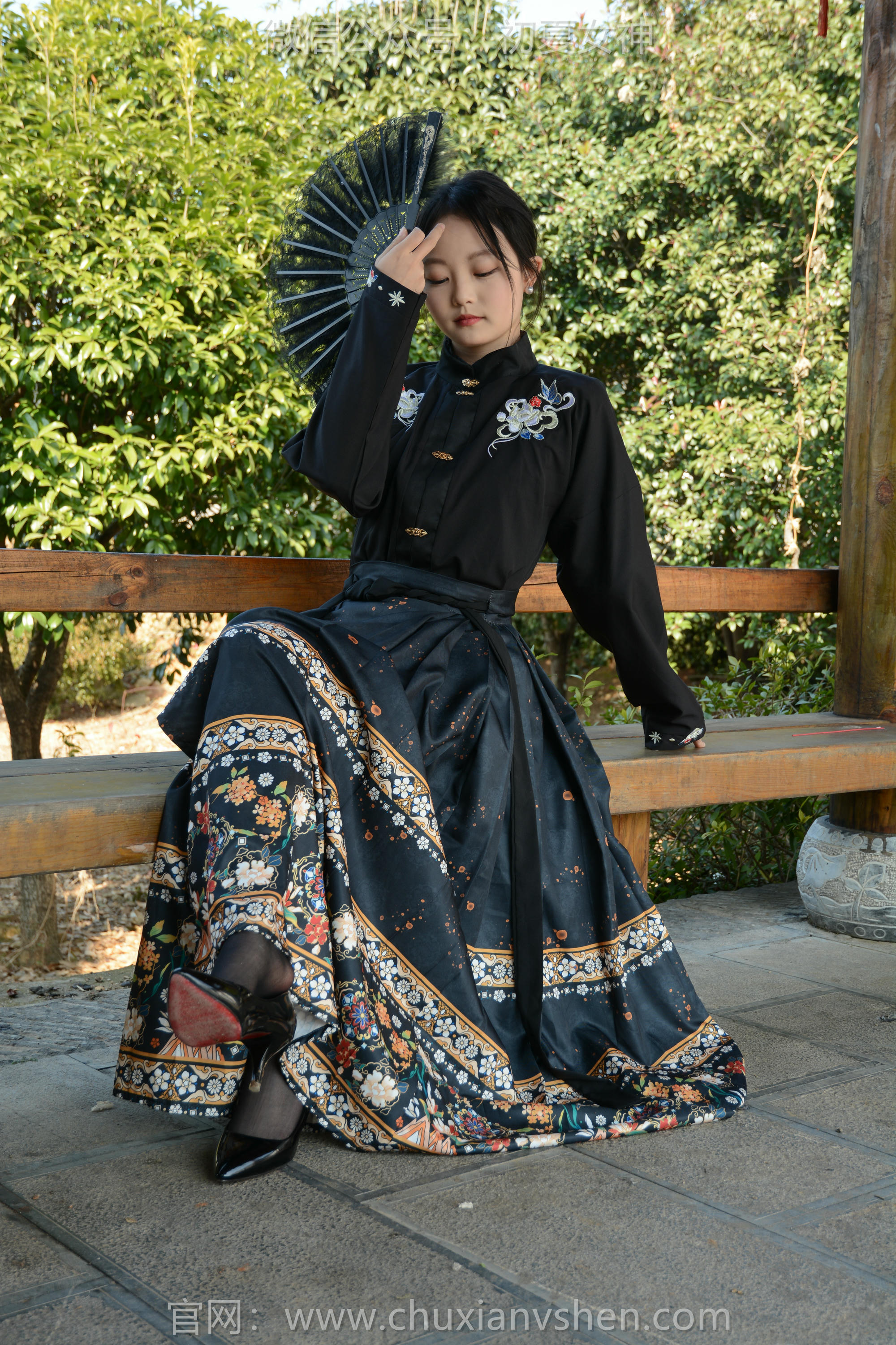 初夏女神 NO.238 双双~【黑色马面裙】这套我不管怎样都得端庄大气点，压制内心的小宇宙 [140P2V 3.63 GB]_第4集