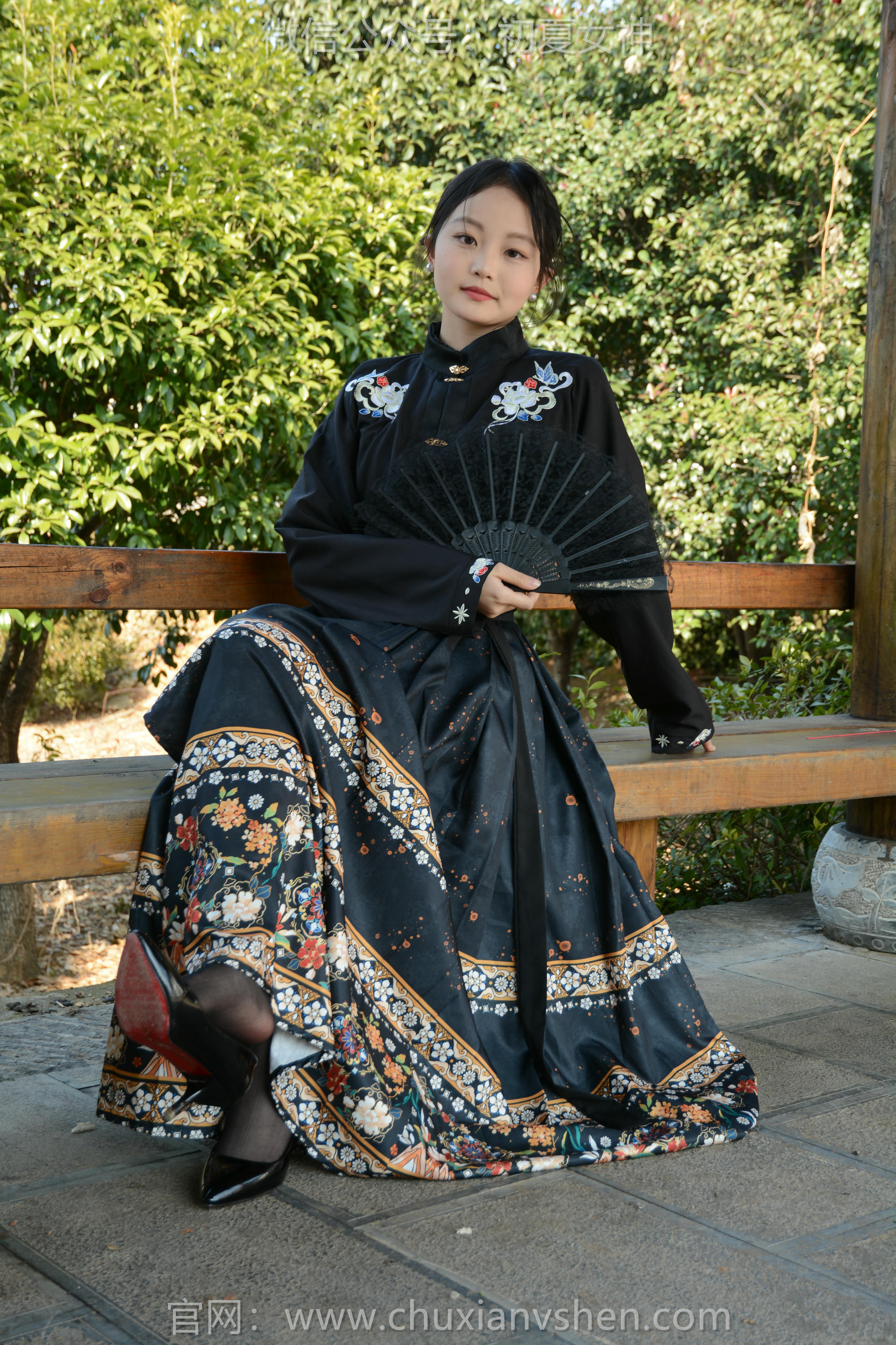 初夏女神 NO.238 双双~【黑色马面裙】这套我不管怎样都得端庄大气点，压制内心的小宇宙 [140P2V 3.63 GB]_第4集