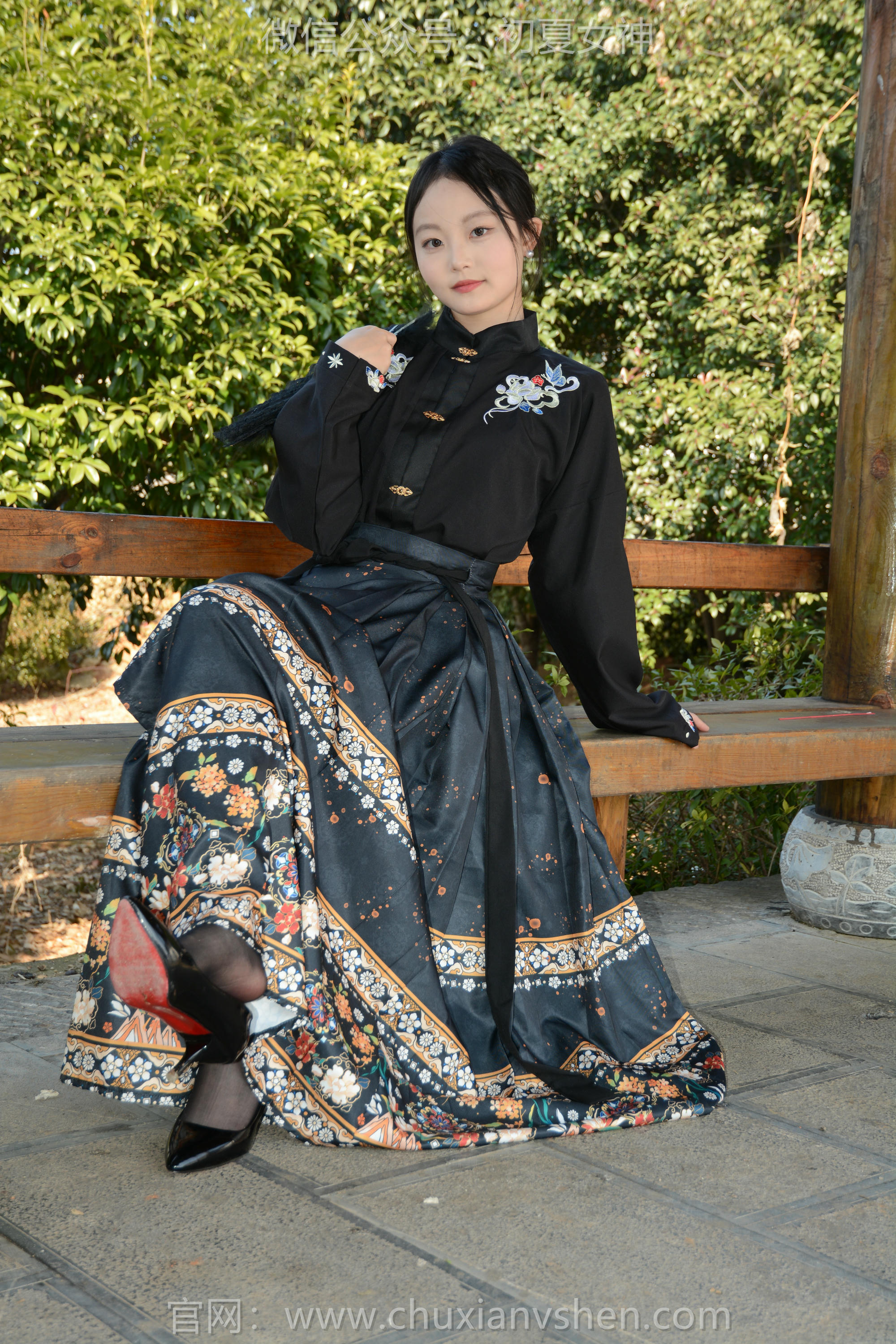 初夏女神 NO.238 双双~【黑色马面裙】这套我不管怎样都得端庄大气点，压制内心的小宇宙 [140P2V 3.63 GB]_第4集