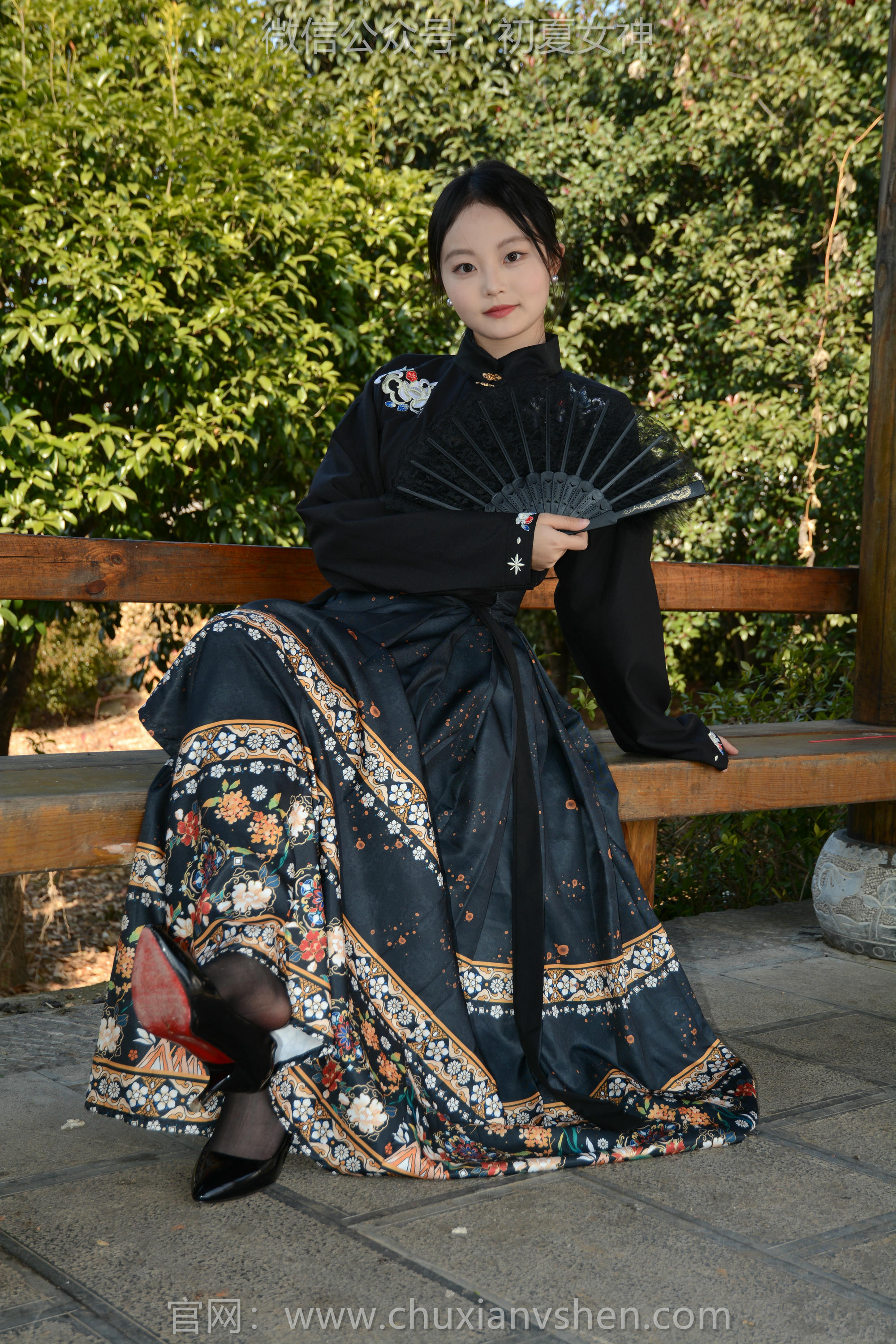 初夏女神 NO.238 双双~【黑色马面裙】这套我不管怎样都得端庄大气点，压制内心的小宇宙 [140P2V 3.63 GB]_第4集