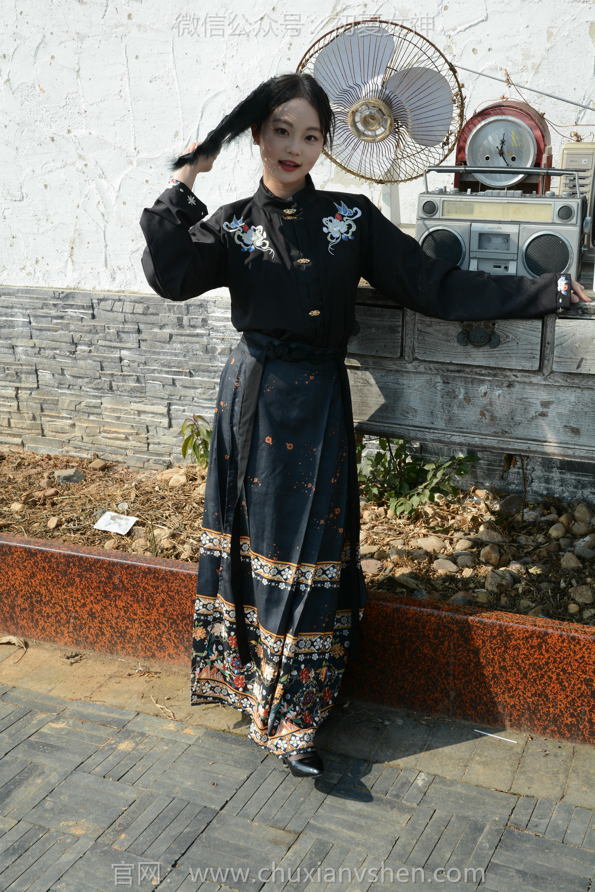 初夏女神 NO.238 双双~【黑色马面裙】这套我不管怎样都得端庄大气点，压制内心的小宇宙 [140P2V 3.63 GB]_第1集