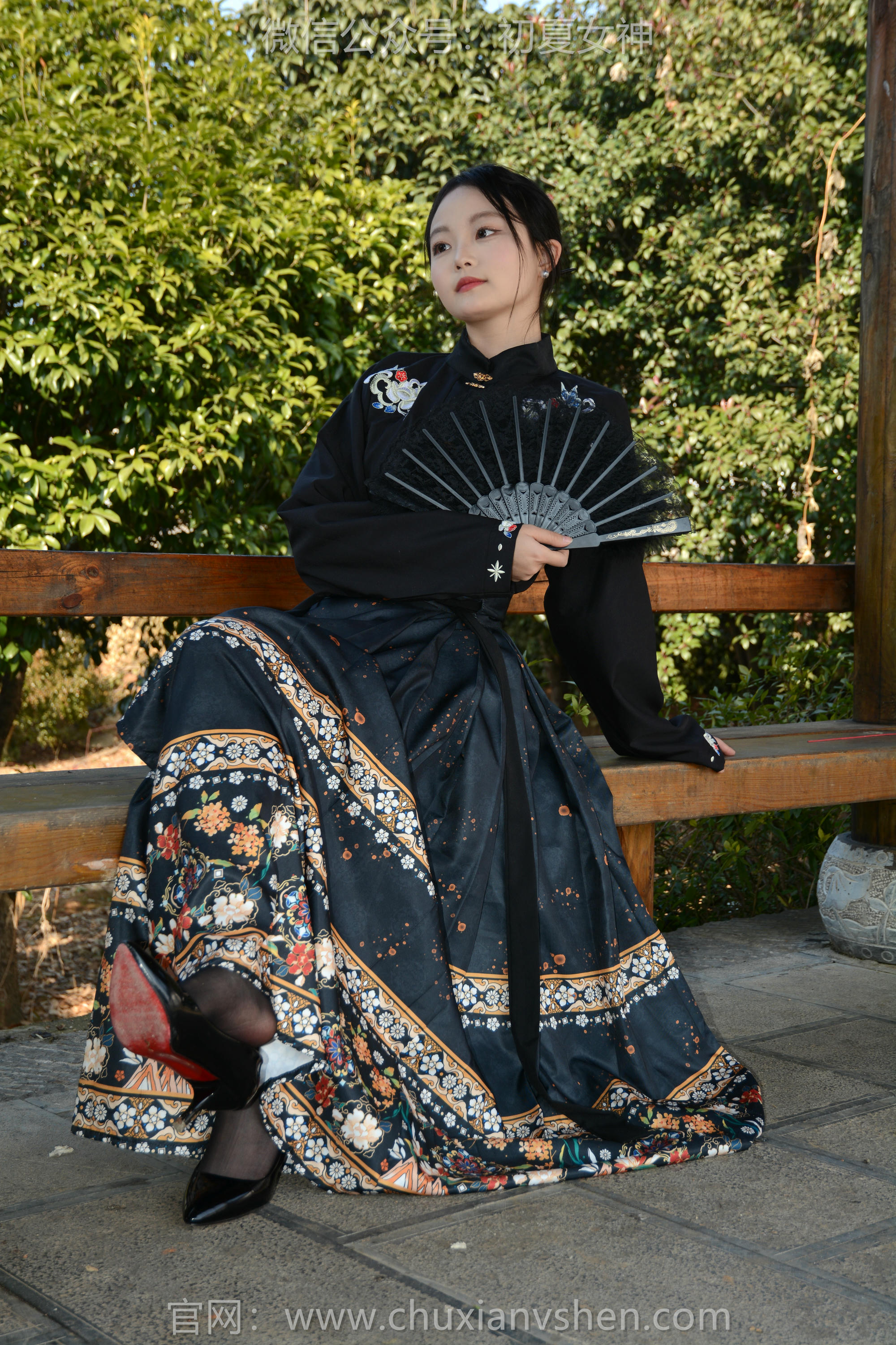 初夏女神 NO.238 双双~【黑色马面裙】这套我不管怎样都得端庄大气点，压制内心的小宇宙 [140P2V 3.63 GB]_第4集