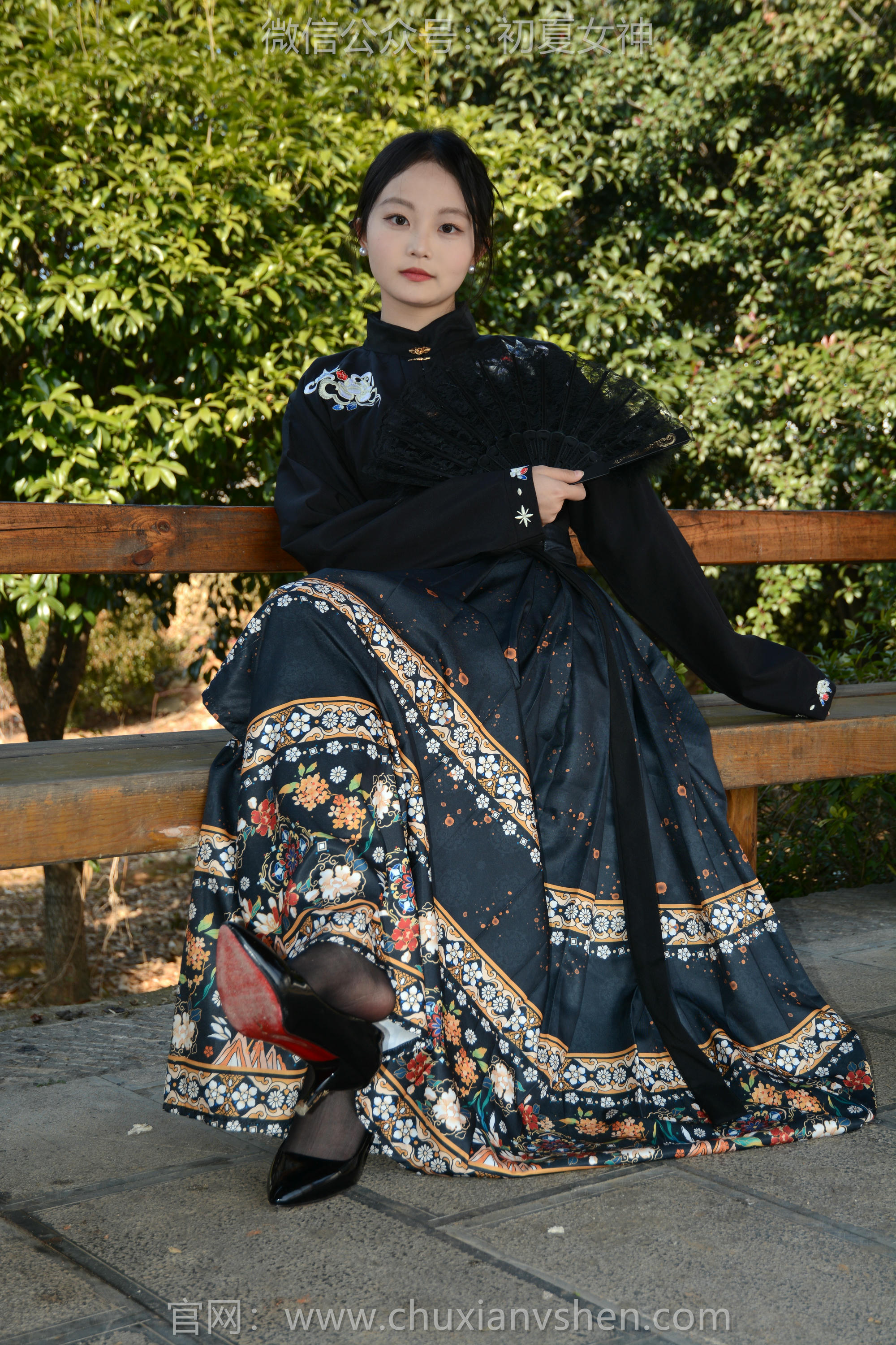 初夏女神 NO.238 双双~【黑色马面裙】这套我不管怎样都得端庄大气点，压制内心的小宇宙 [140P2V 3.63 GB]_第5集