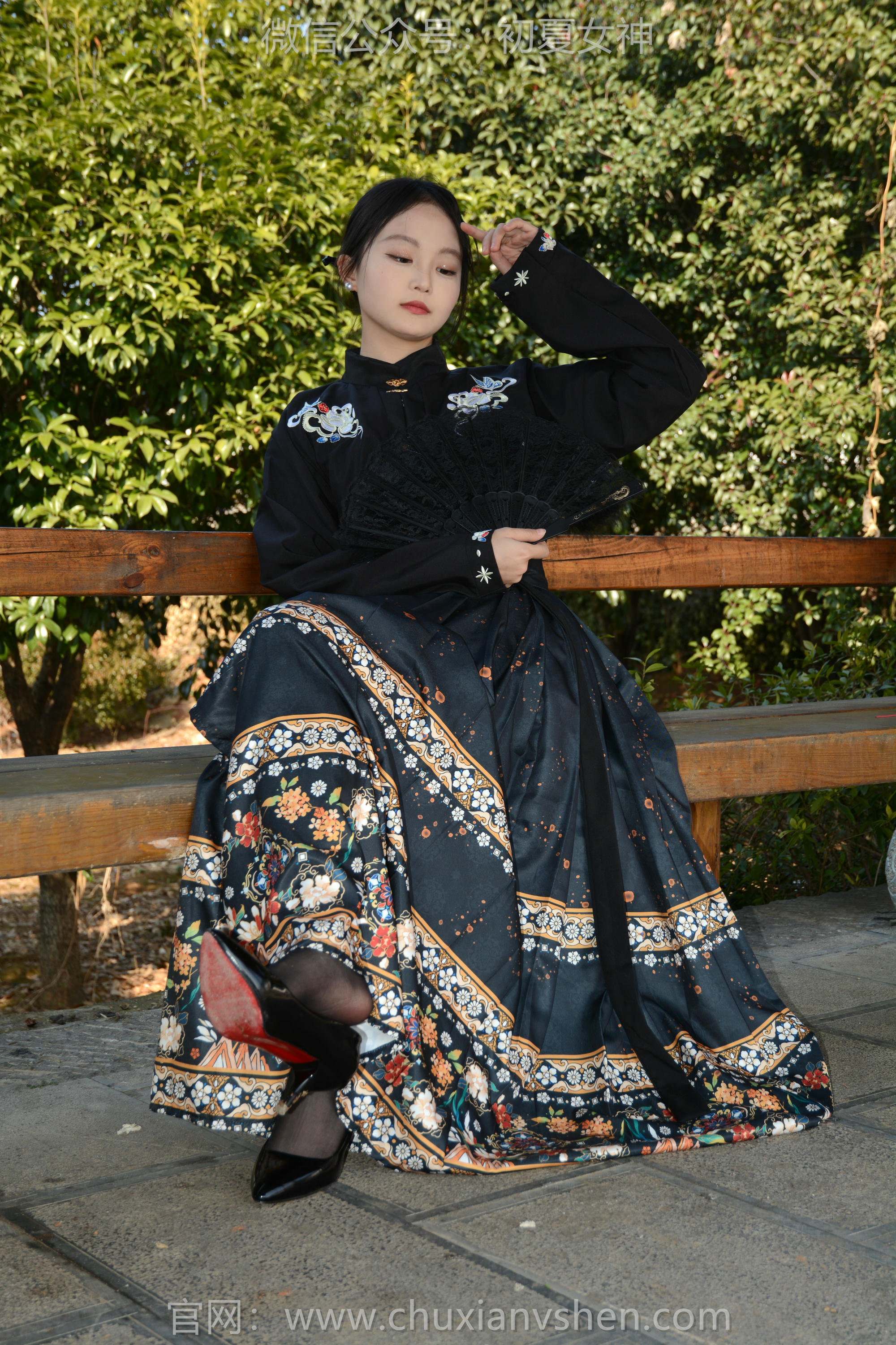 初夏女神 NO.238 双双~【黑色马面裙】这套我不管怎样都得端庄大气点，压制内心的小宇宙 [140P2V 3.63 GB]_第5集