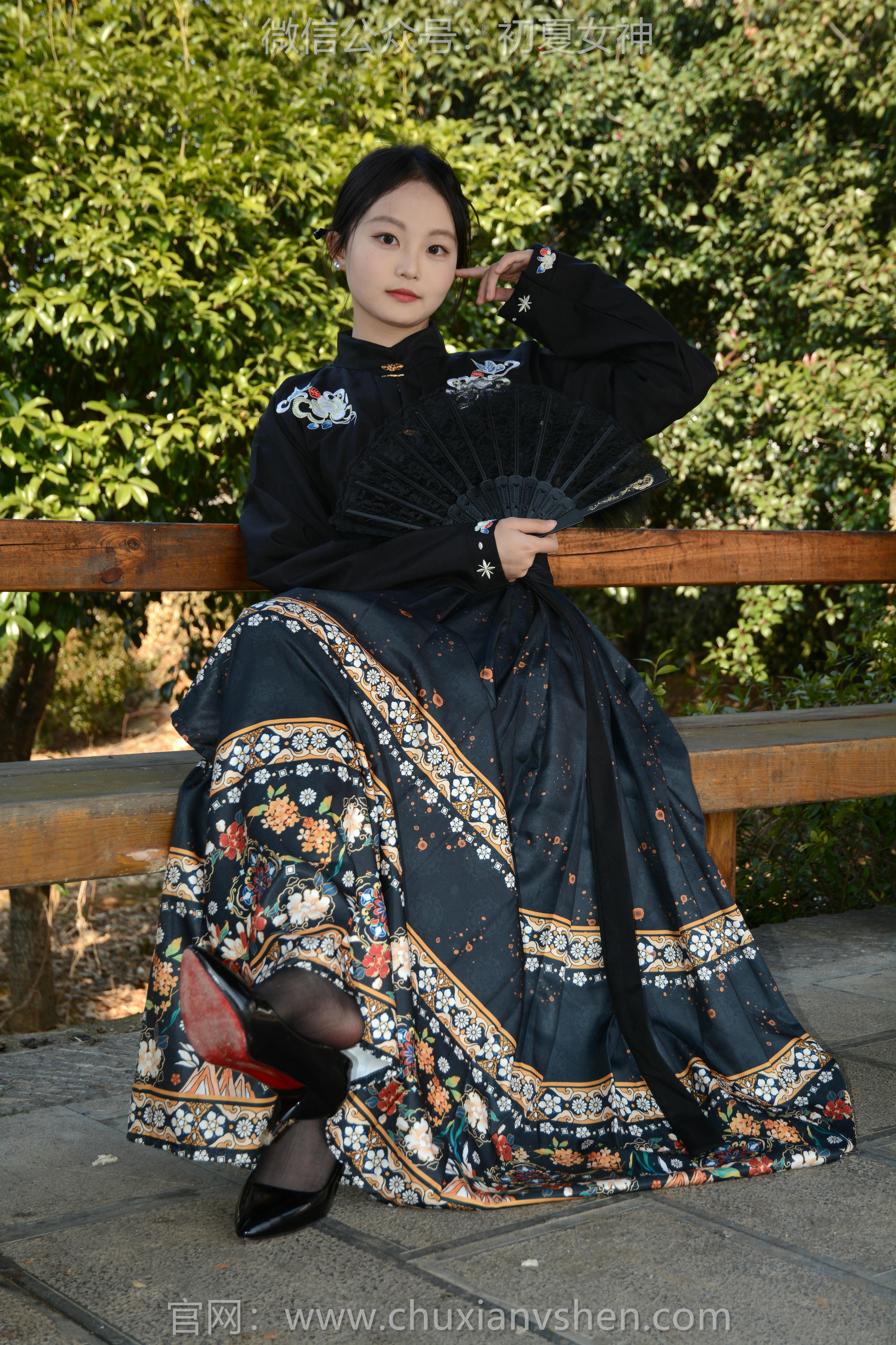 初夏女神 NO.238 双双~【黑色马面裙】这套我不管怎样都得端庄大气点，压制内心的小宇宙 [140P2V 3.63 GB]_第5集