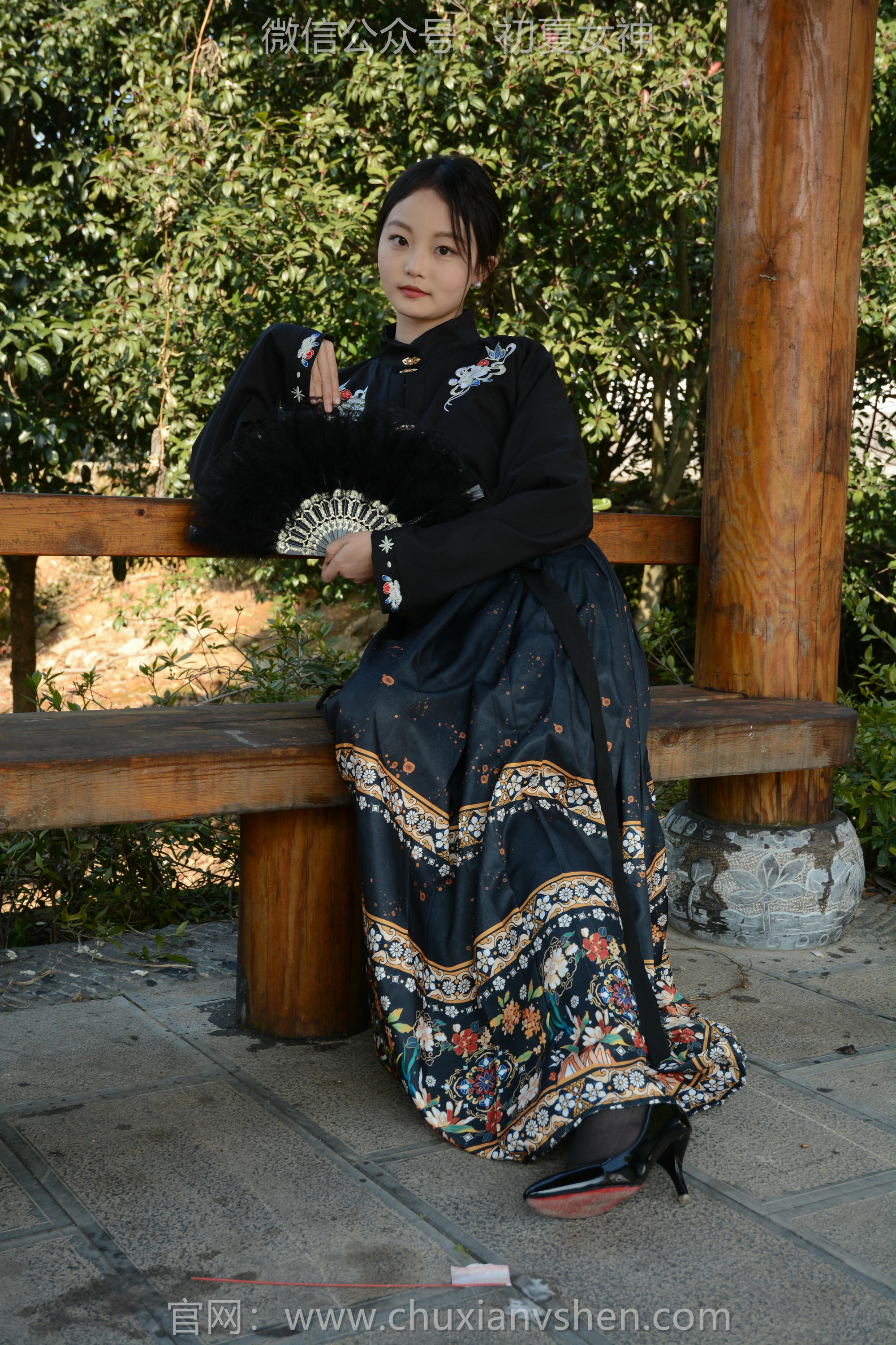 初夏女神 NO.238 双双~【黑色马面裙】这套我不管怎样都得端庄大气点，压制内心的小宇宙 [140P2V 3.63 GB]_第5集