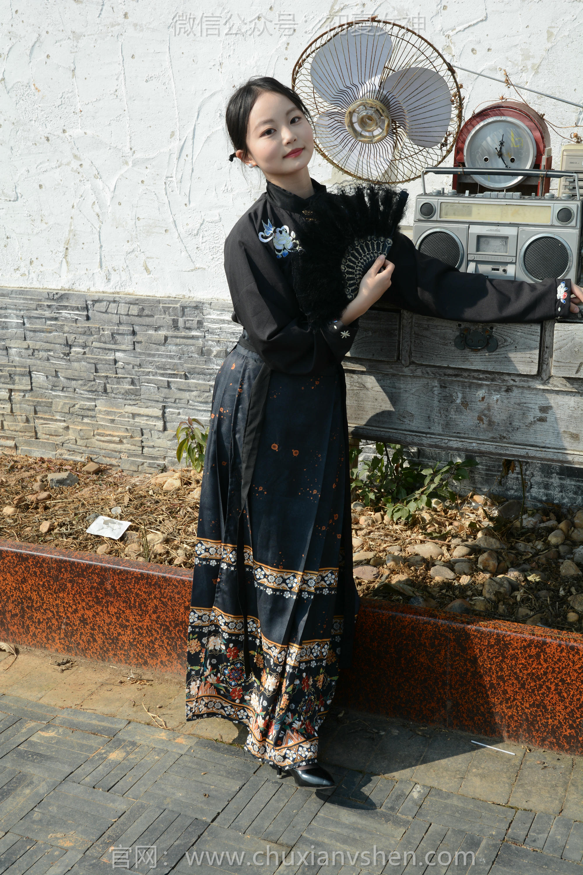 初夏女神 NO.238 双双~【黑色马面裙】这套我不管怎样都得端庄大气点，压制内心的小宇宙 [140P2V 3.63 GB]_第1集