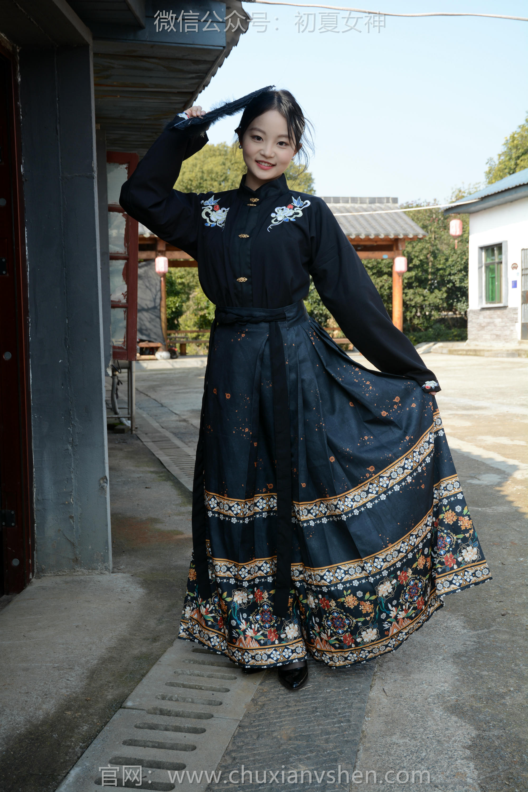 初夏女神 NO.238 双双~【黑色马面裙】这套我不管怎样都得端庄大气点，压制内心的小宇宙 [140P2V 3.63 GB]_第5集