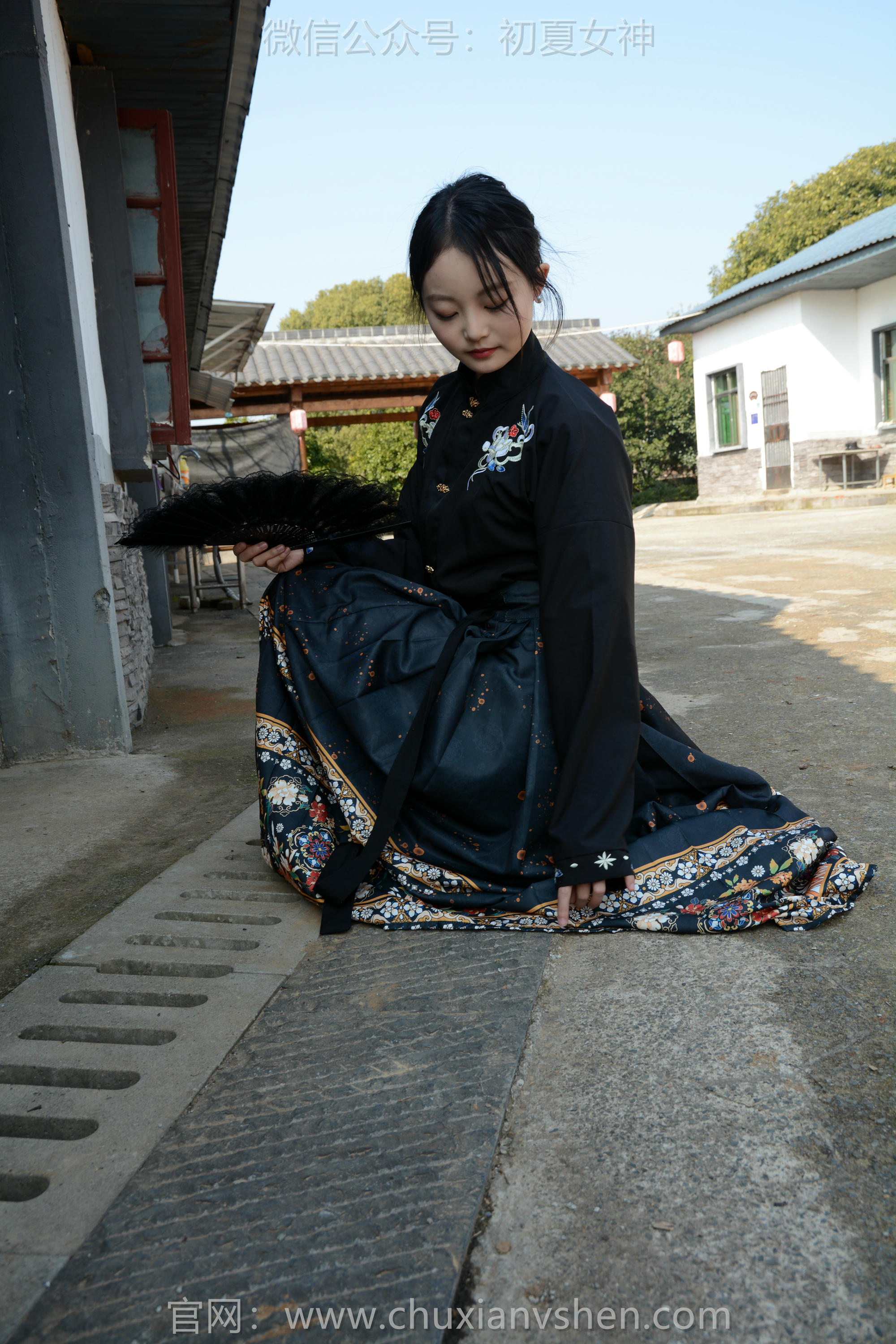 初夏女神 NO.238 双双~【黑色马面裙】这套我不管怎样都得端庄大气点，压制内心的小宇宙 [140P2V 3.63 GB]_第5集