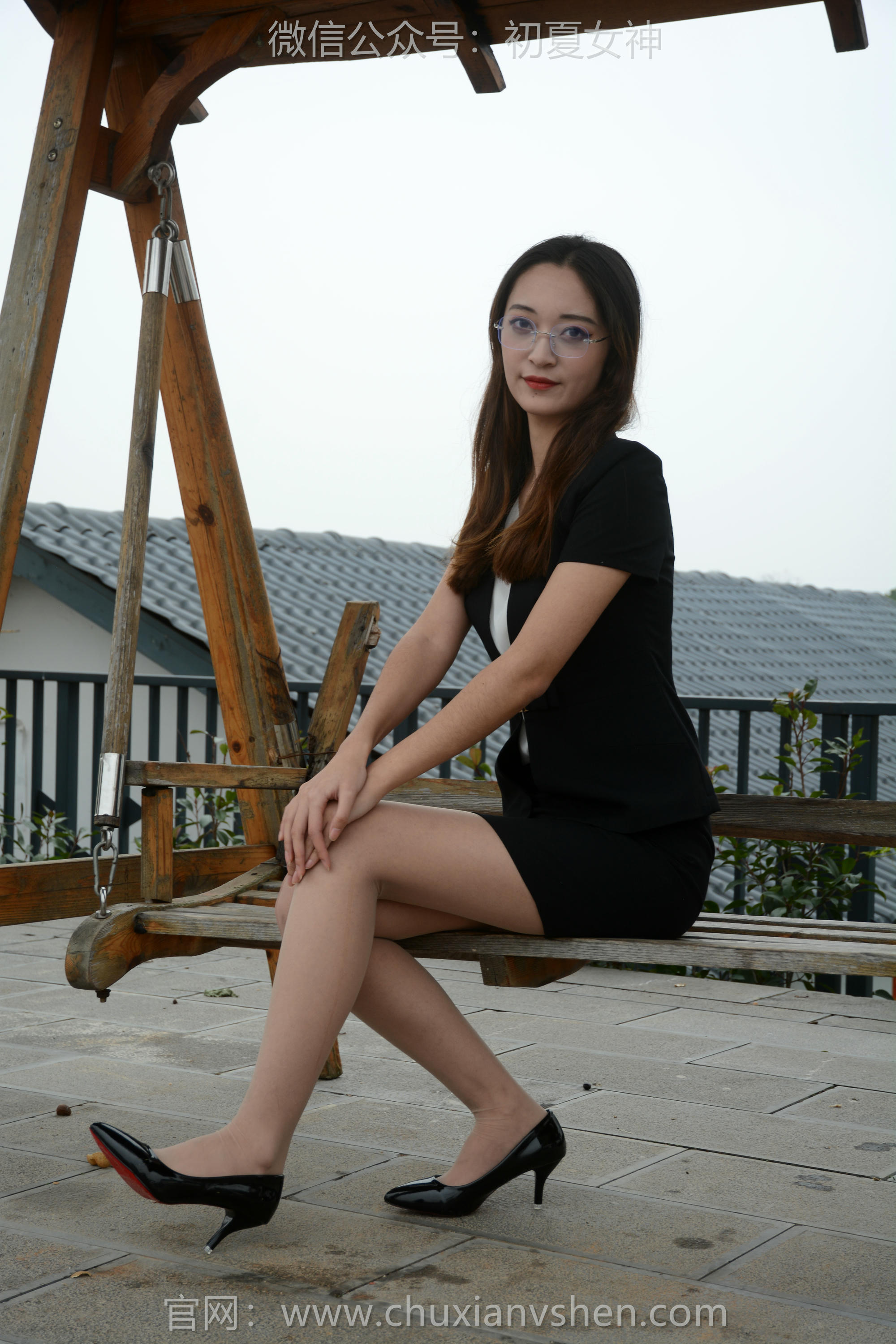 初夏女神 NO.240 安妮~【秋天不回来】枫叶红了，秋天过了。冬天来了，户外不敢去了 [140P1V 3.17 GB]_第2集