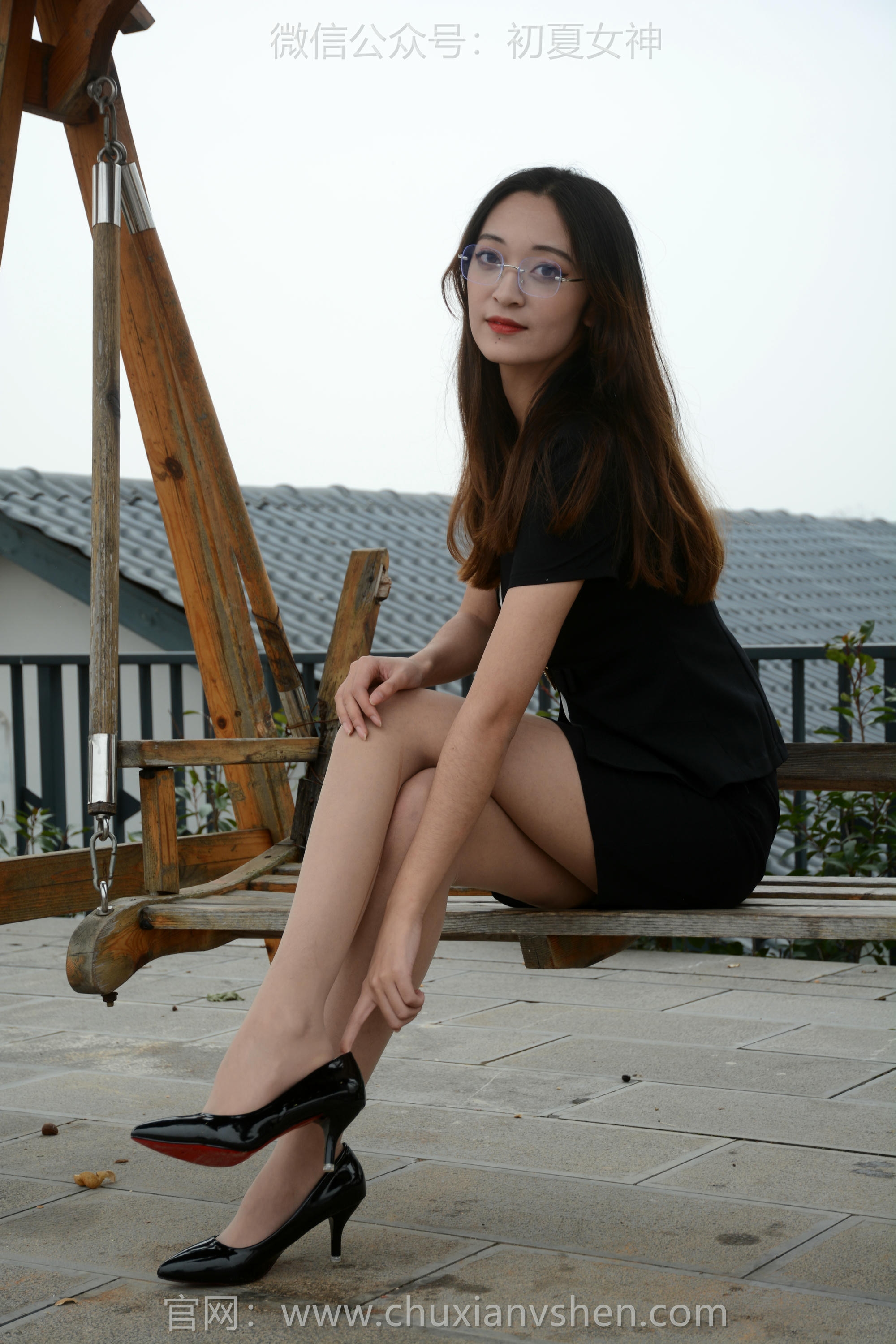 初夏女神 NO.240 安妮~【秋天不回来】枫叶红了，秋天过了。冬天来了，户外不敢去了 [140P1V 3.17 GB]_第3集