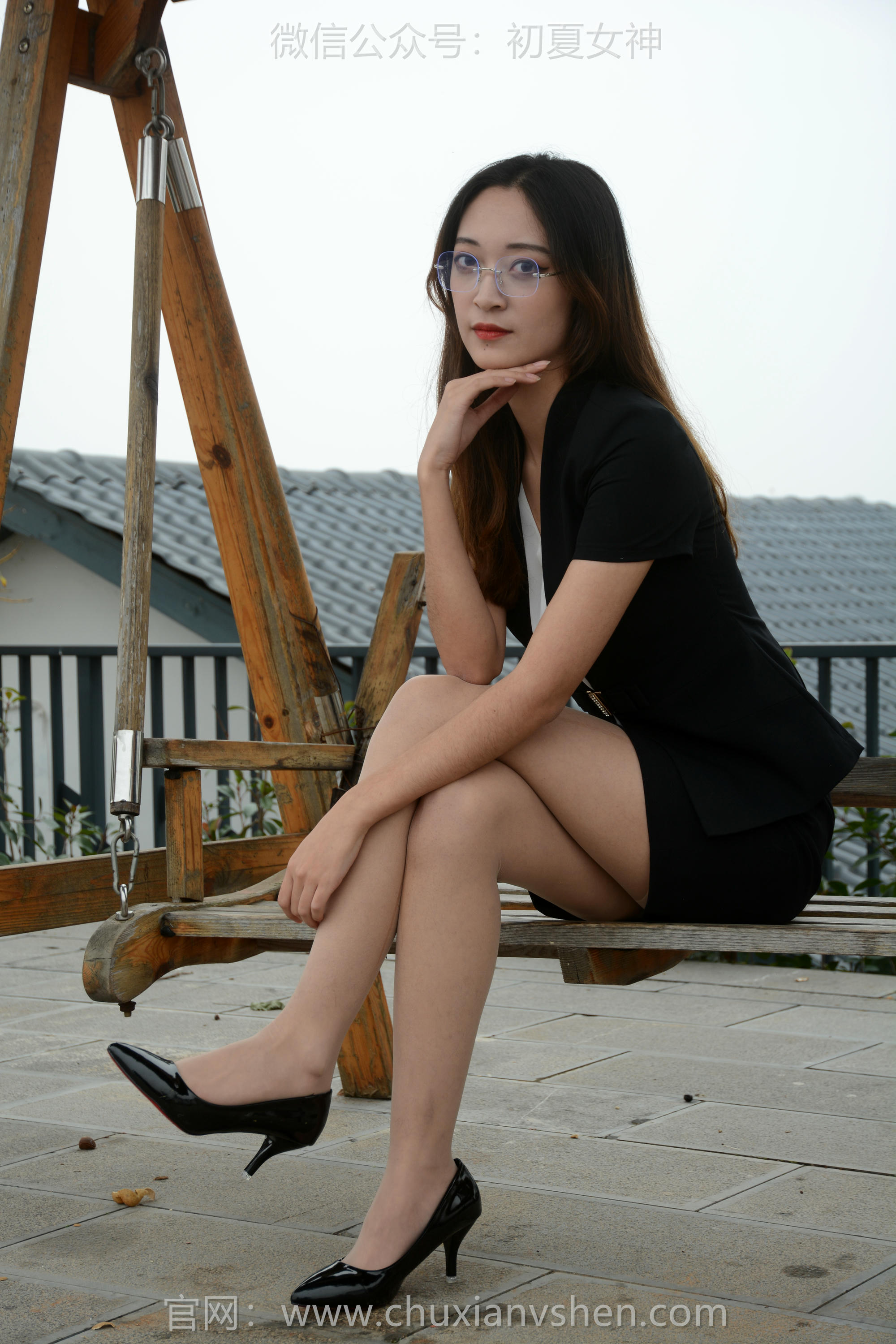 初夏女神 NO.240 安妮~【秋天不回来】枫叶红了，秋天过了。冬天来了，户外不敢去了 [140P1V 3.17 GB]_第3集