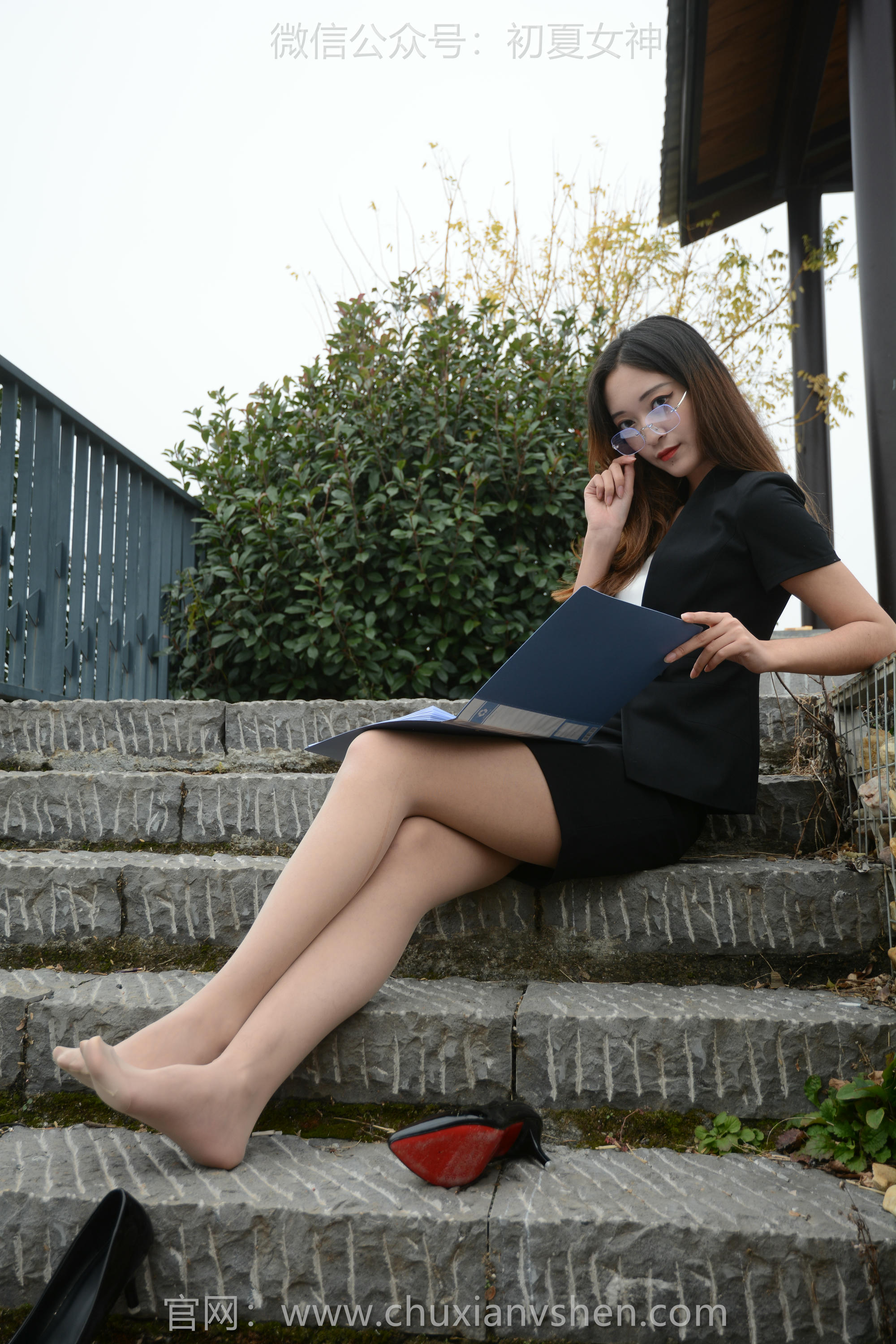 初夏女神 NO.240 安妮~【秋天不回来】枫叶红了，秋天过了。冬天来了，户外不敢去了 [140P1V 3.17 GB]_第4集