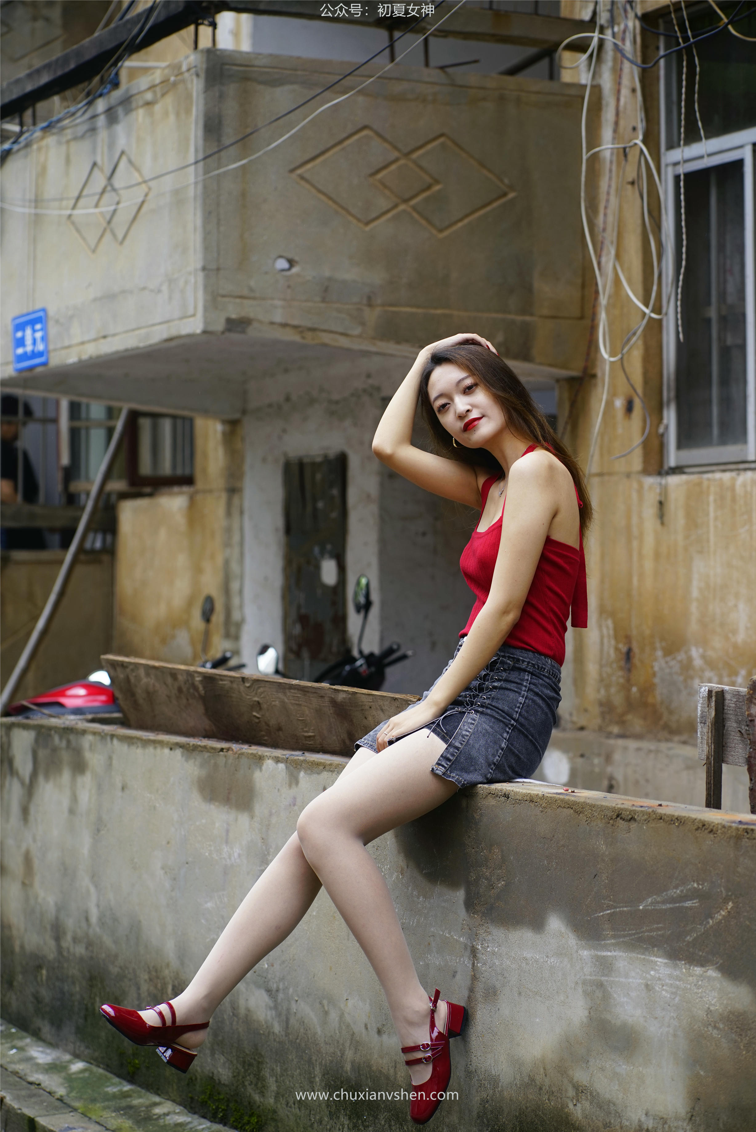 初夏女神 NO.045 依依 复古街头[130P+1V／4.44GB]_第7集