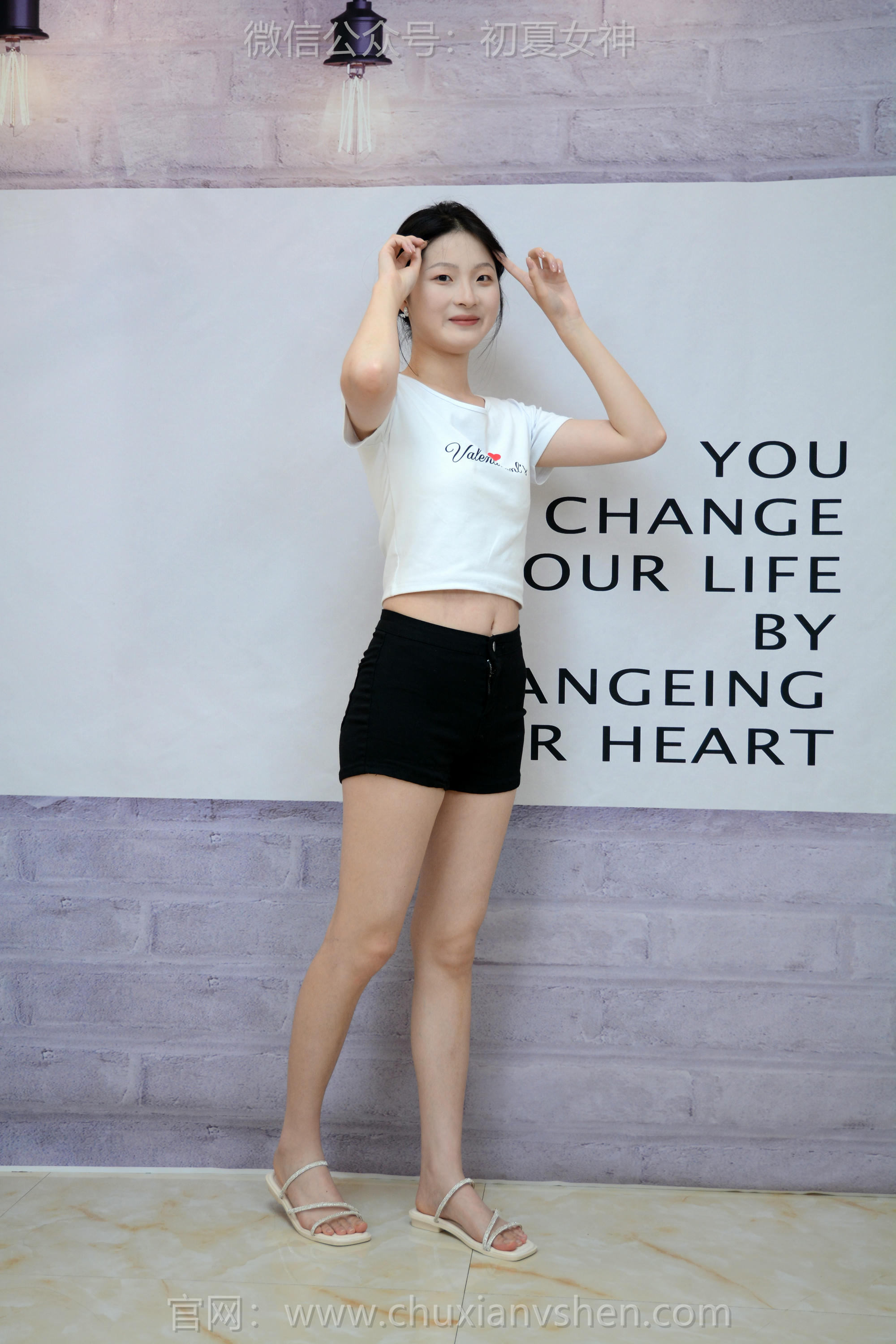 初夏女神 NO.261 安妮~【日常生活】安妮啊，衣服、鞋子、自己搭哈 [100P1V 4.06 GB]_第1集