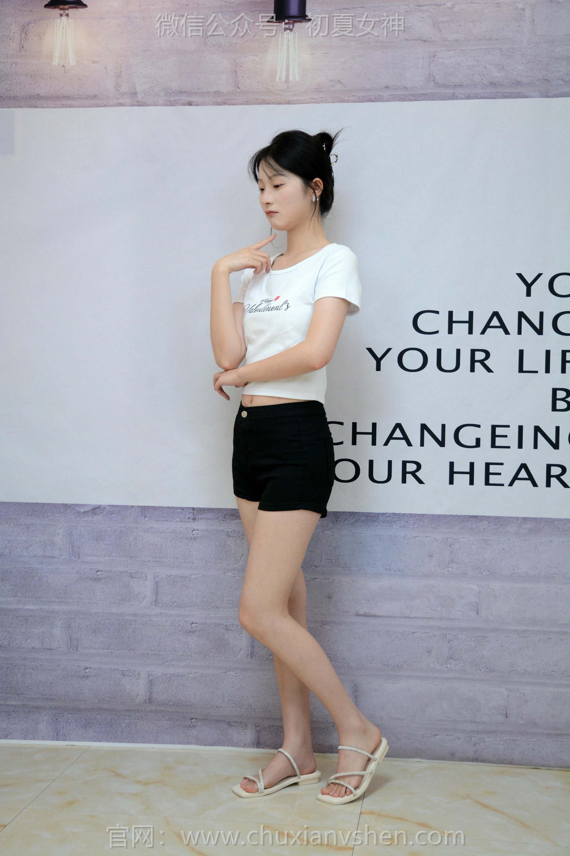 初夏女神 NO.261 安妮~【日常生活】安妮啊，衣服、鞋子、自己搭哈 [100P1V 4.06 GB]_第1集