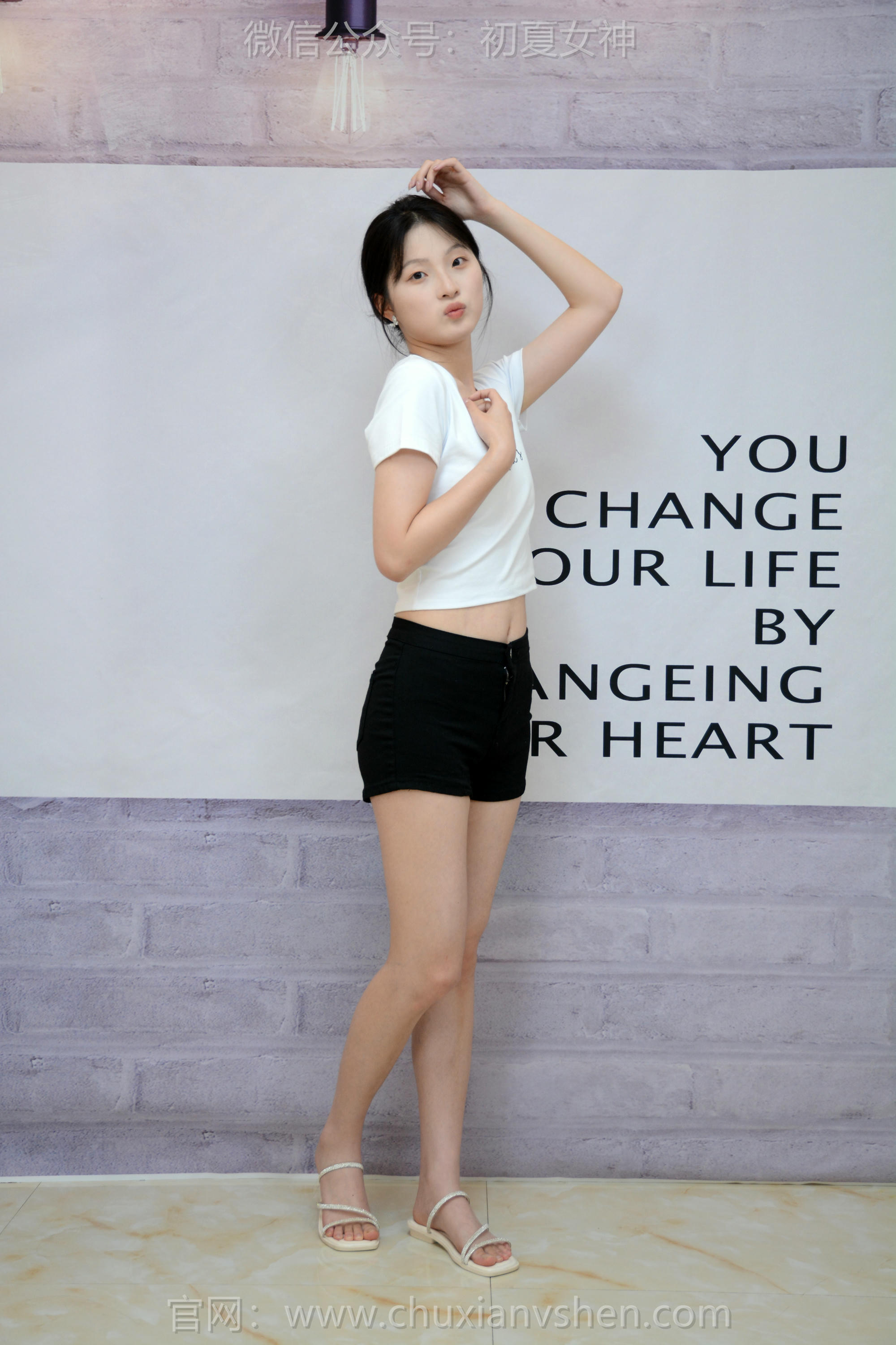 初夏女神 NO.261 安妮~【日常生活】安妮啊，衣服、鞋子、自己搭哈 [100P1V 4.06 GB]_第1集