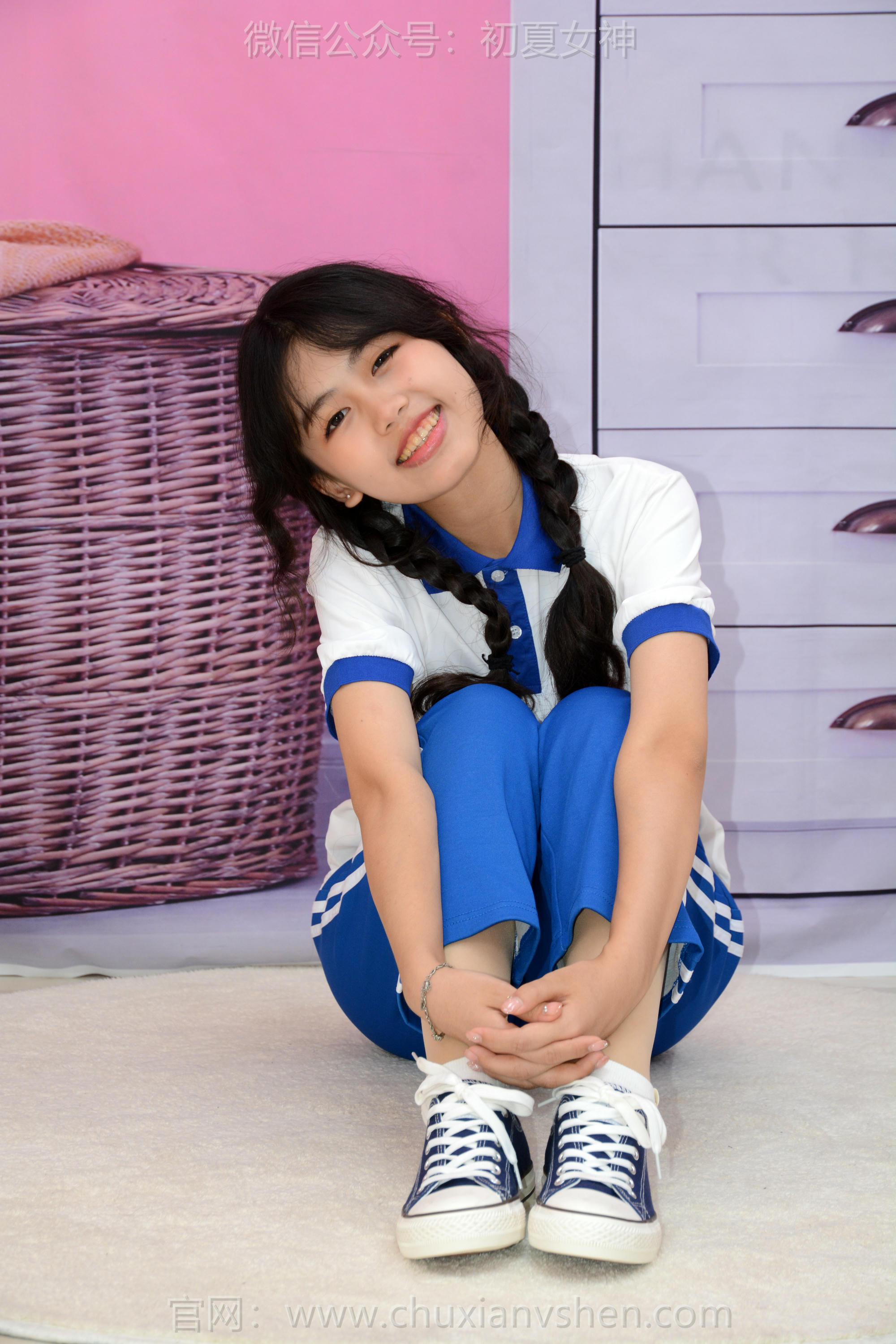 初夏女神 NO.263 希希~ 告别校服 寒窗苦读终于开始踏上大学之路了 [90P1V 4.09 GB]_第2集