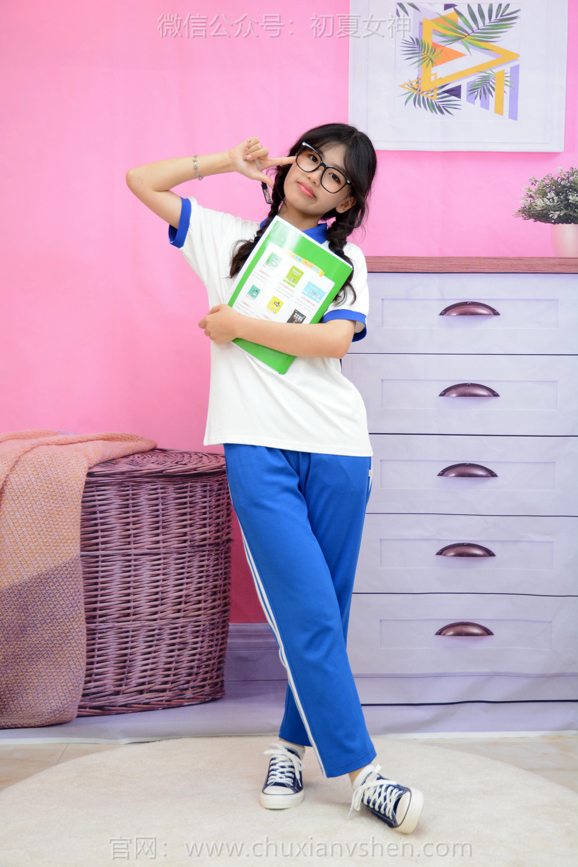 初夏女神 NO.263 希希~ 告别校服 寒窗苦读终于开始踏上大学之路了 [90P1V 4.09 GB]_第1集