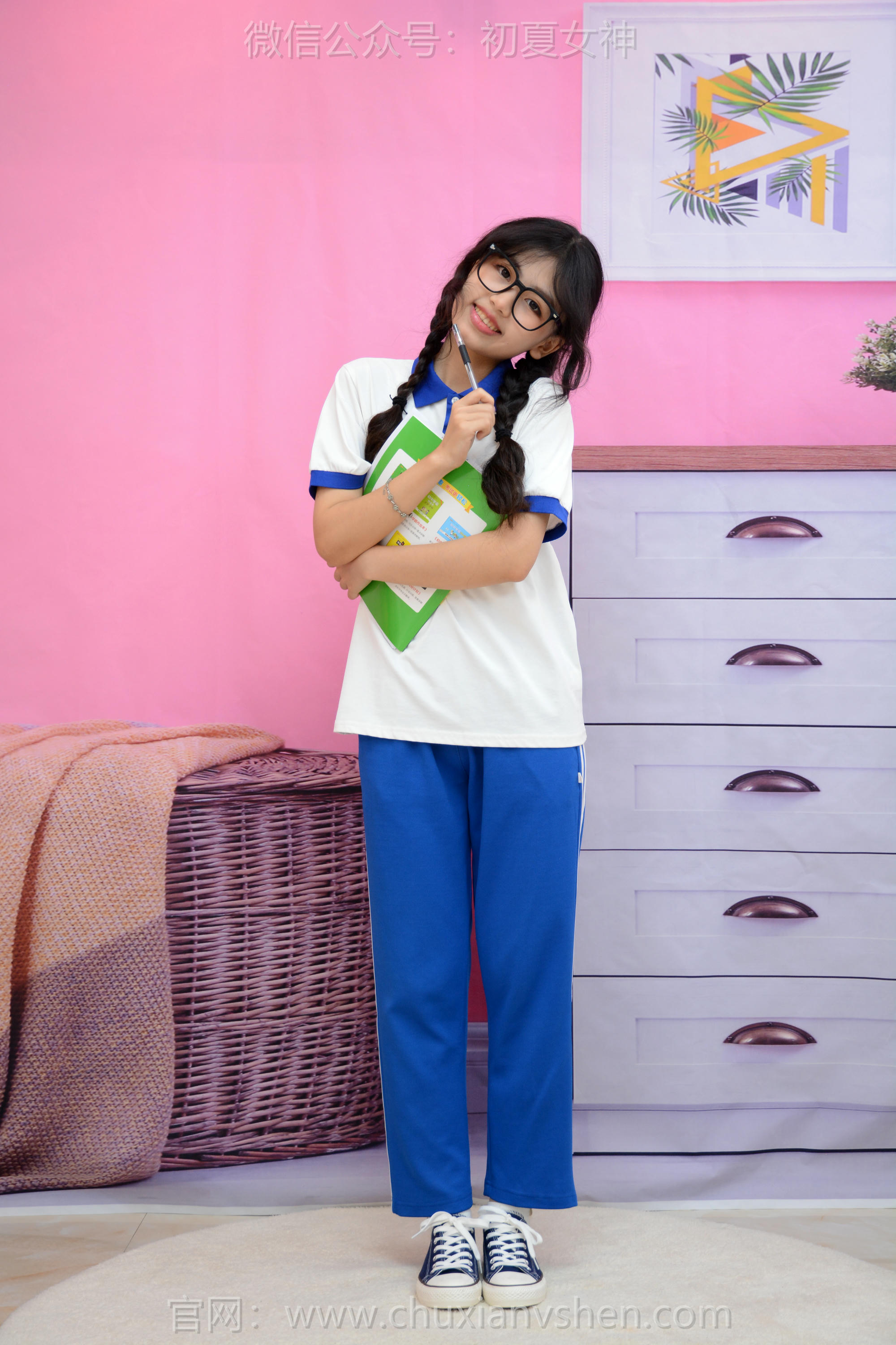 初夏女神 NO.263 希希~ 告别校服 寒窗苦读终于开始踏上大学之路了 [90P1V 4.09 GB]_第1集