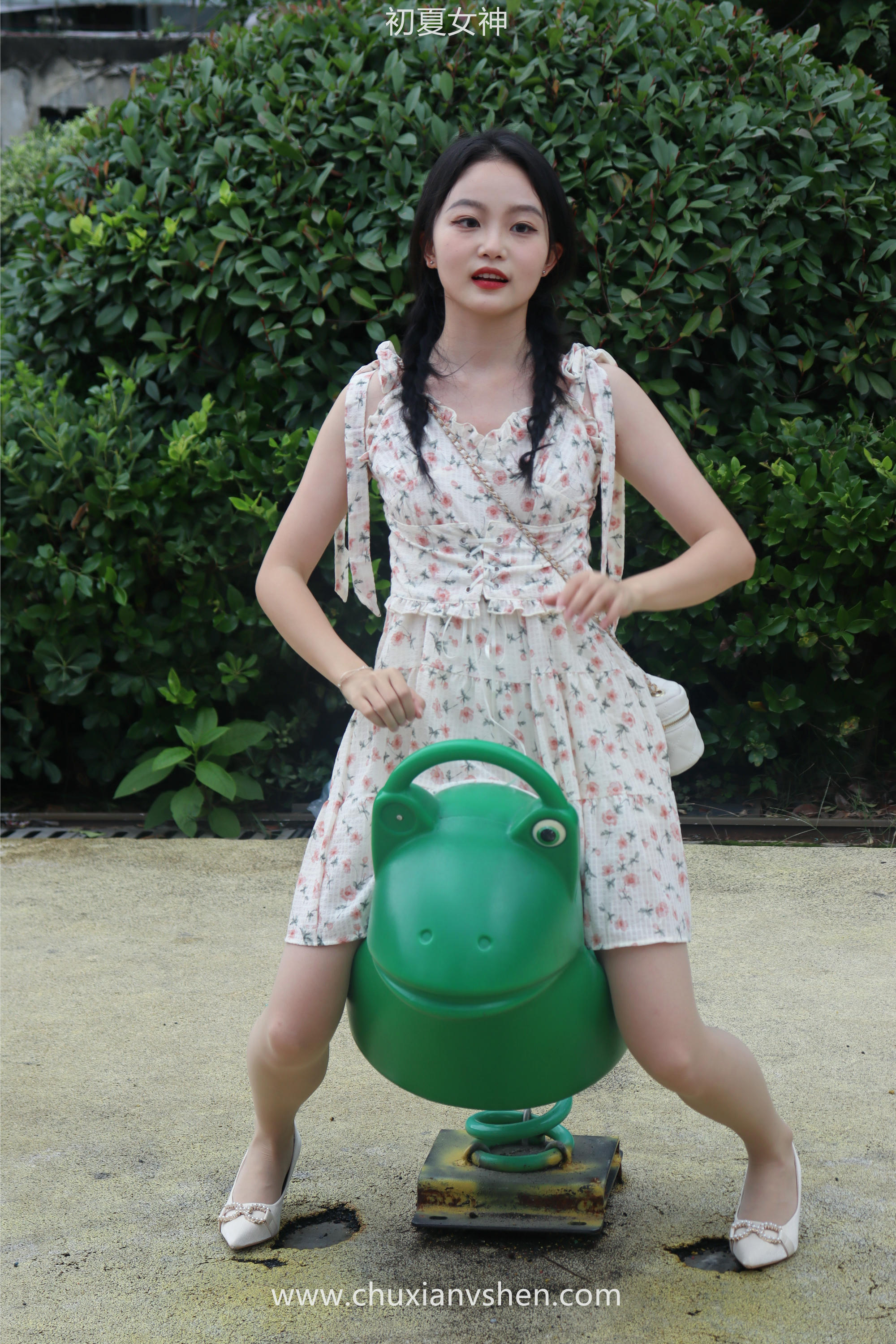 初夏女神 NO.050 双双 公园游玩[221P+1V／7.29GB]_第1集