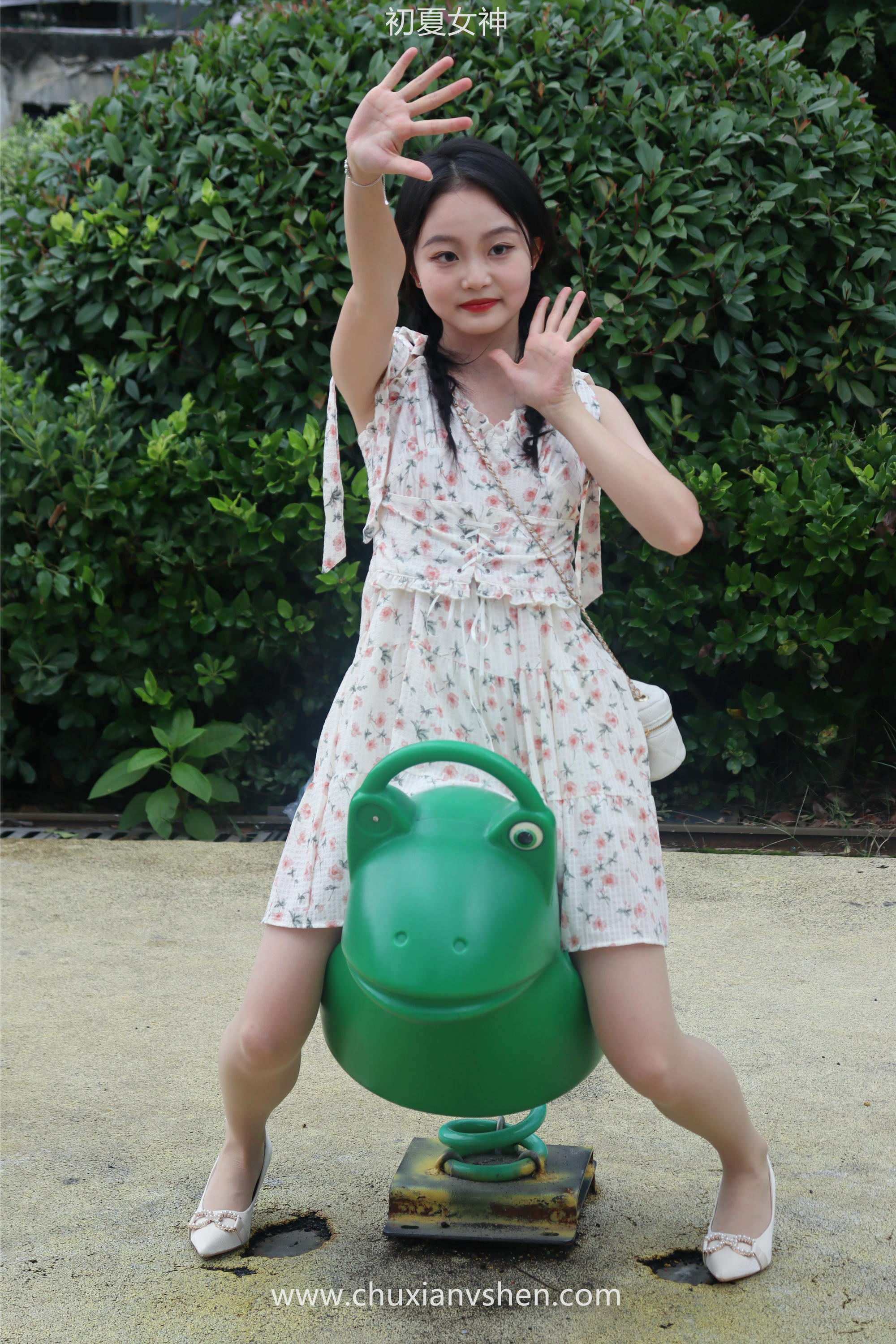 初夏女神 NO.050 双双 公园游玩[221P+1V／7.29GB]_第1集