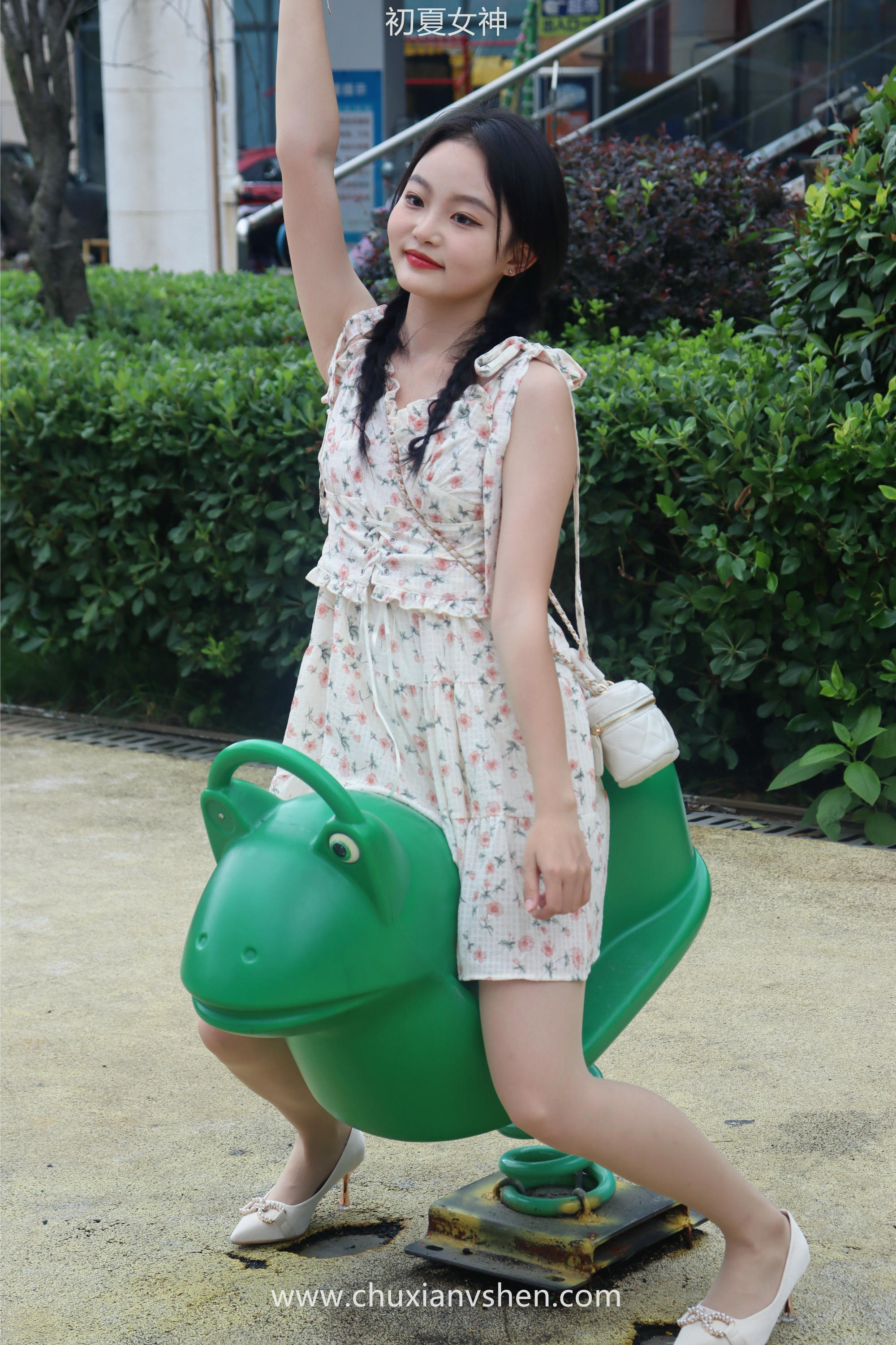 初夏女神 NO.050 双双 公园游玩[221P+1V／7.29GB]_第1集