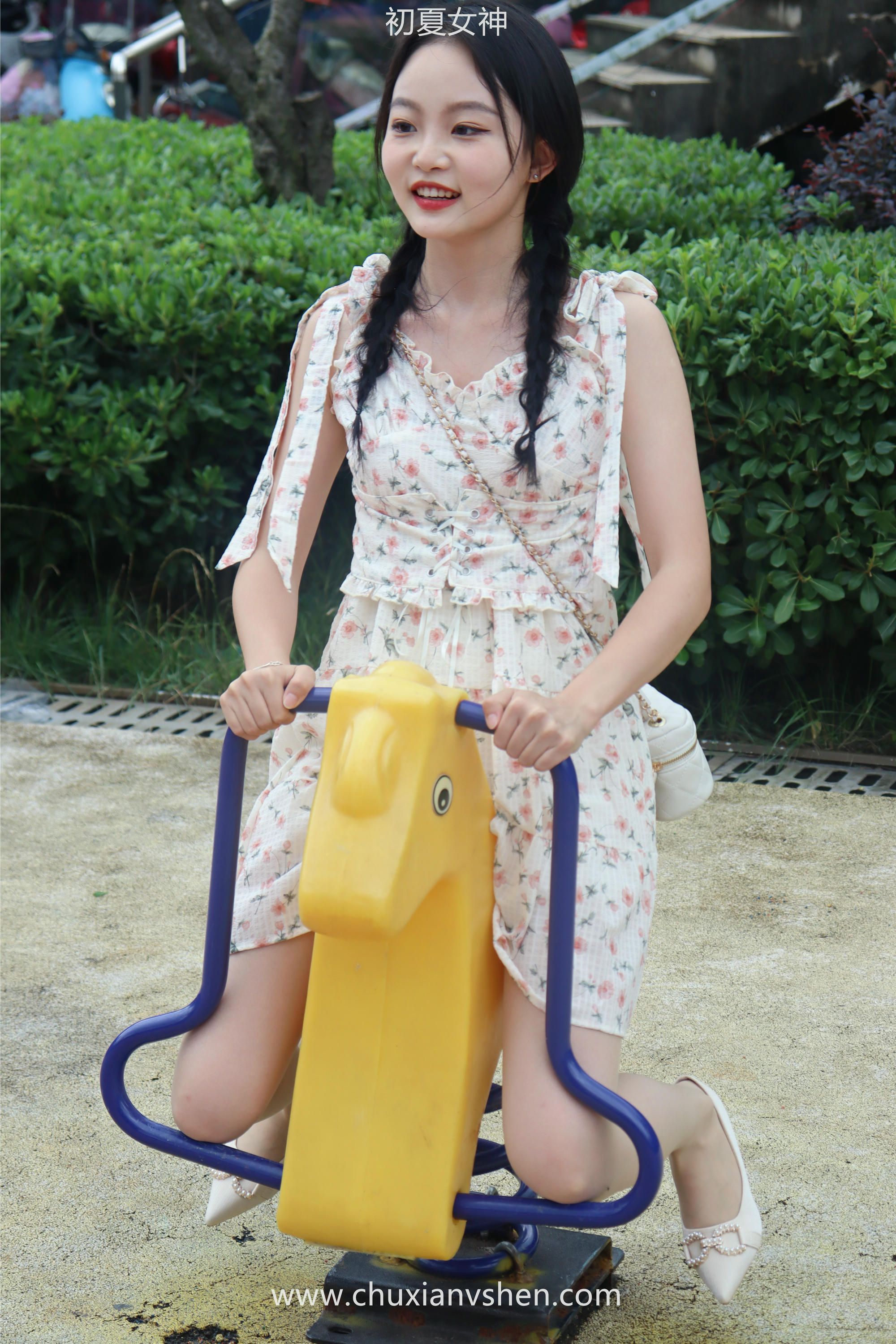 初夏女神 NO.050 双双 公园游玩[221P+1V／7.29GB]_第1集