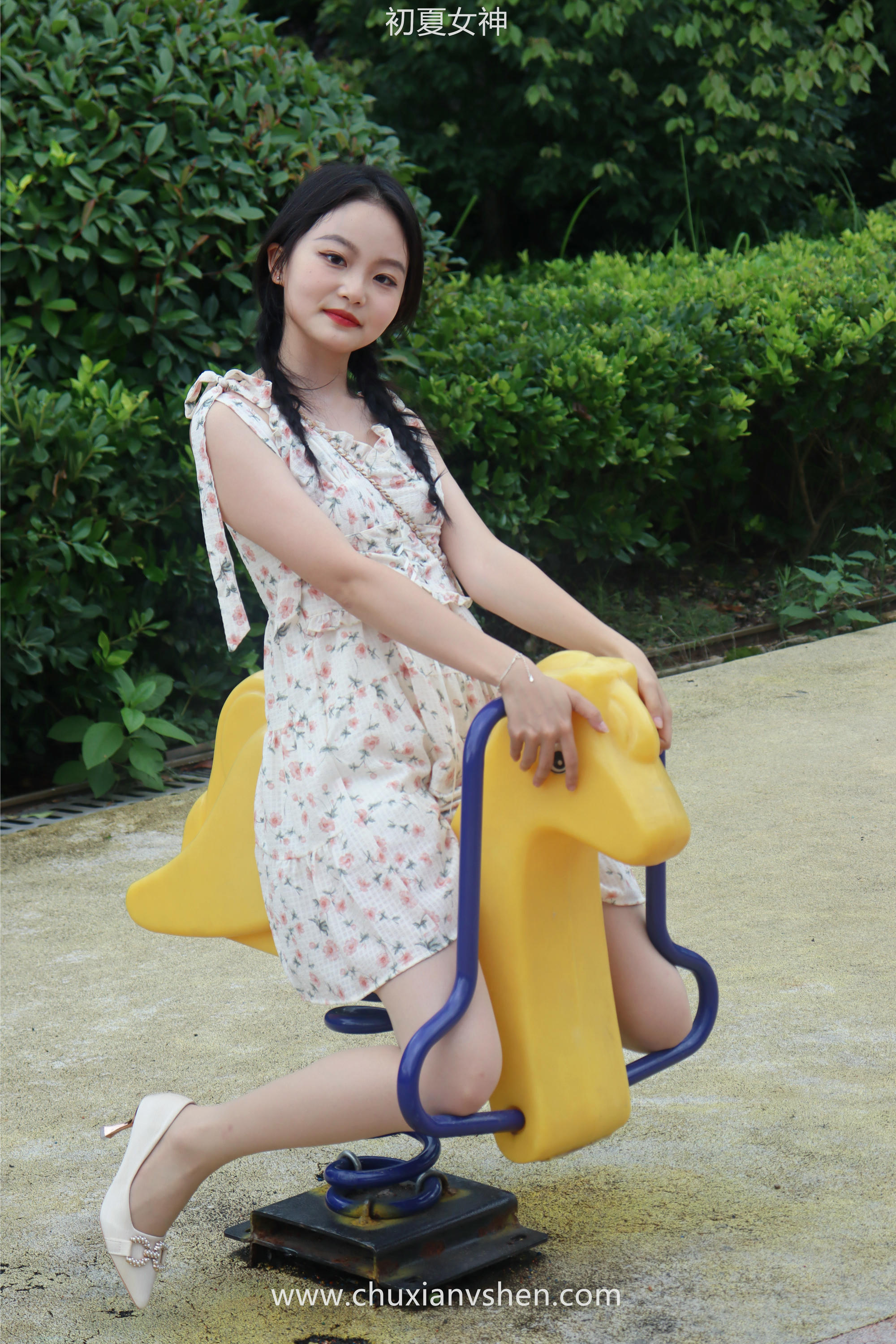 初夏女神 NO.050 双双 公园游玩[221P+1V／7.29GB]_第1集