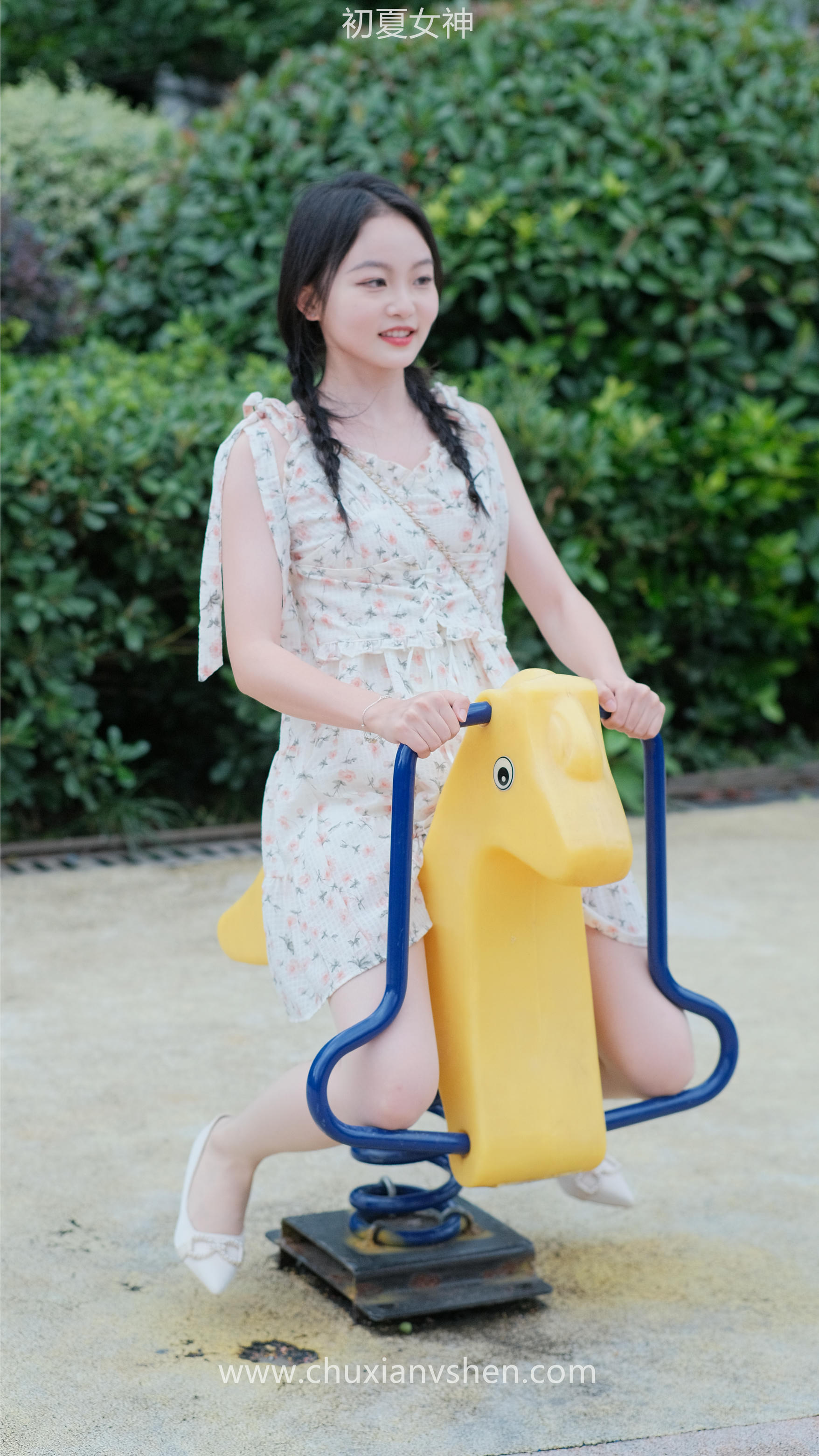 初夏女神 NO.050 双双 公园游玩[221P+1V／7.29GB]_第8集