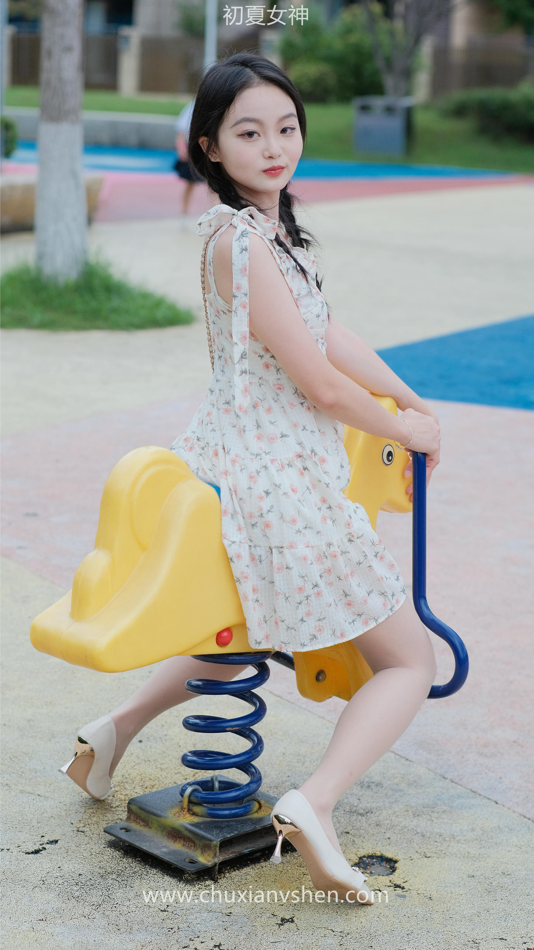 初夏女神 NO.050 双双 公园游玩[221P+1V／7.29GB]_第8集