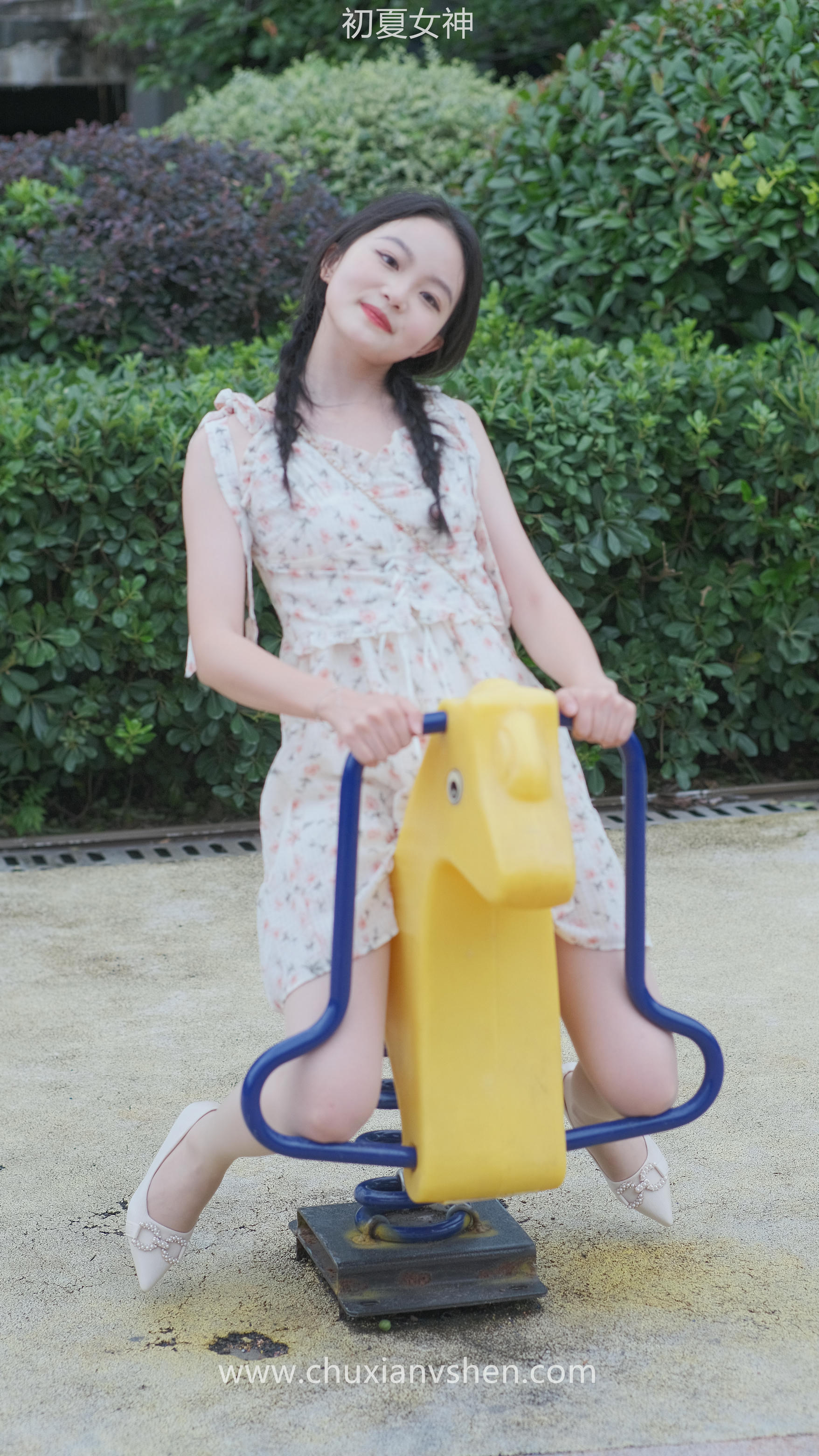 初夏女神 NO.050 双双 公园游玩[221P+1V／7.29GB]_第8集