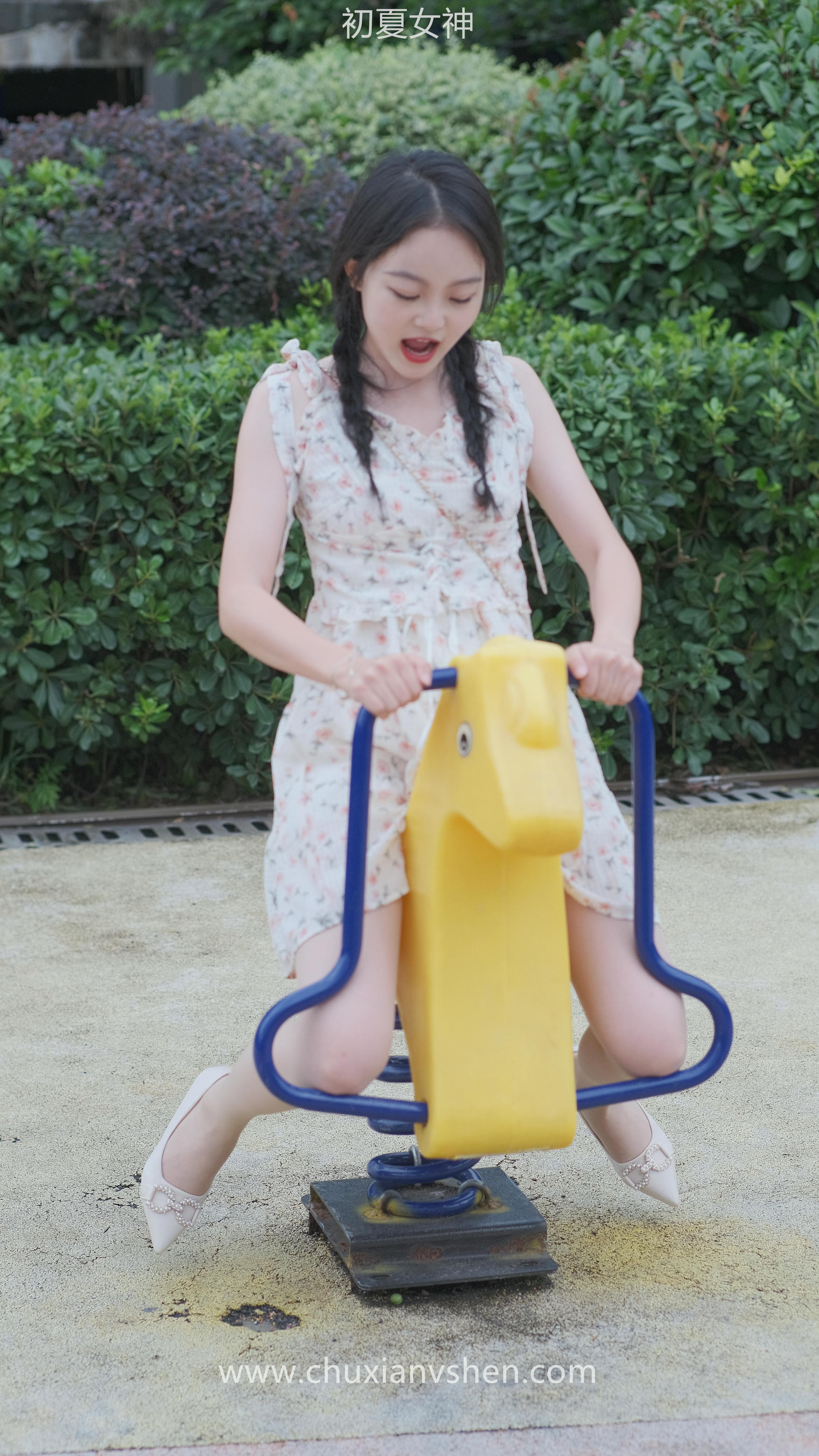 初夏女神 NO.050 双双 公园游玩[221P+1V／7.29GB]_第8集