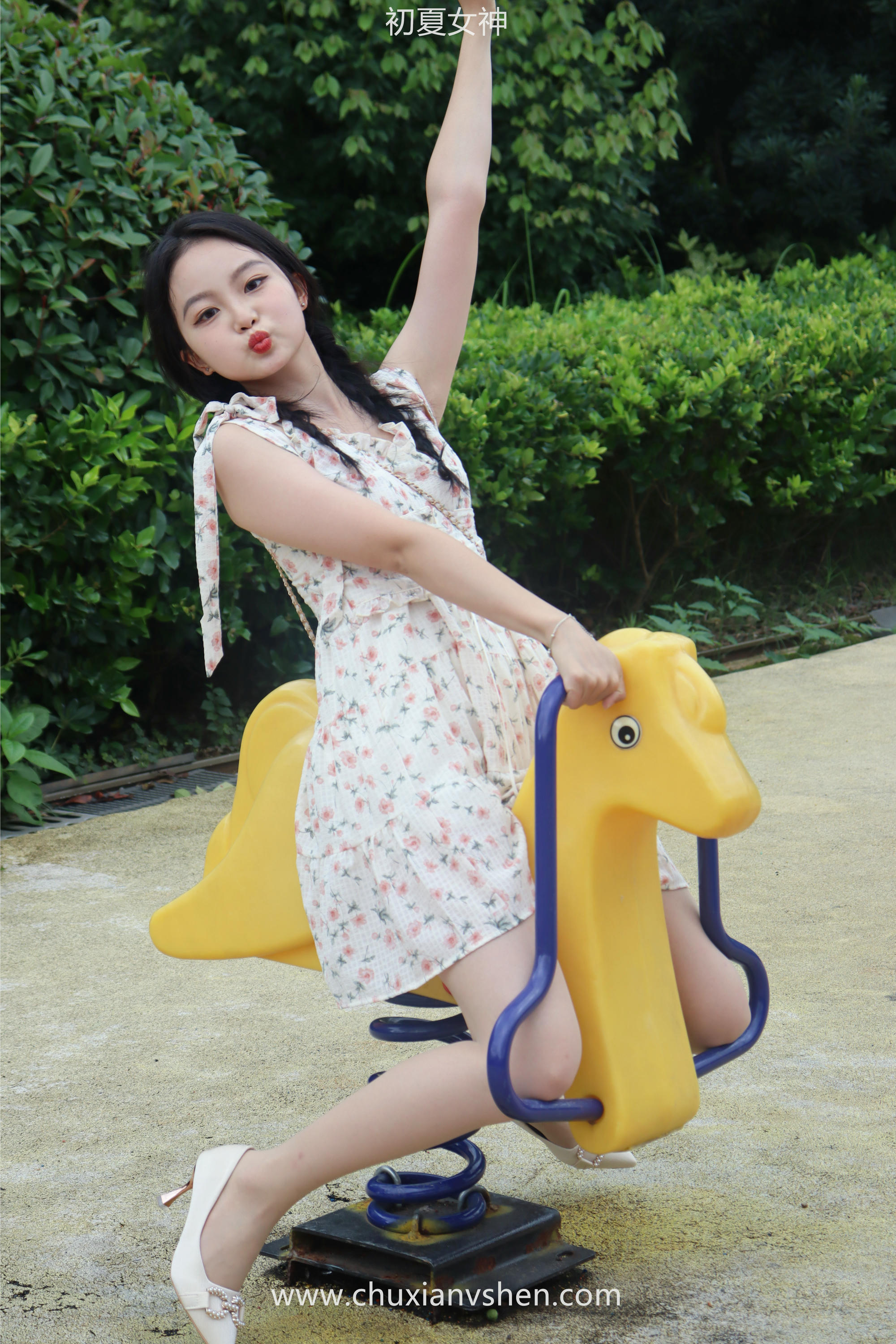 初夏女神 NO.050 双双 公园游玩[221P+1V／7.29GB]_第1集