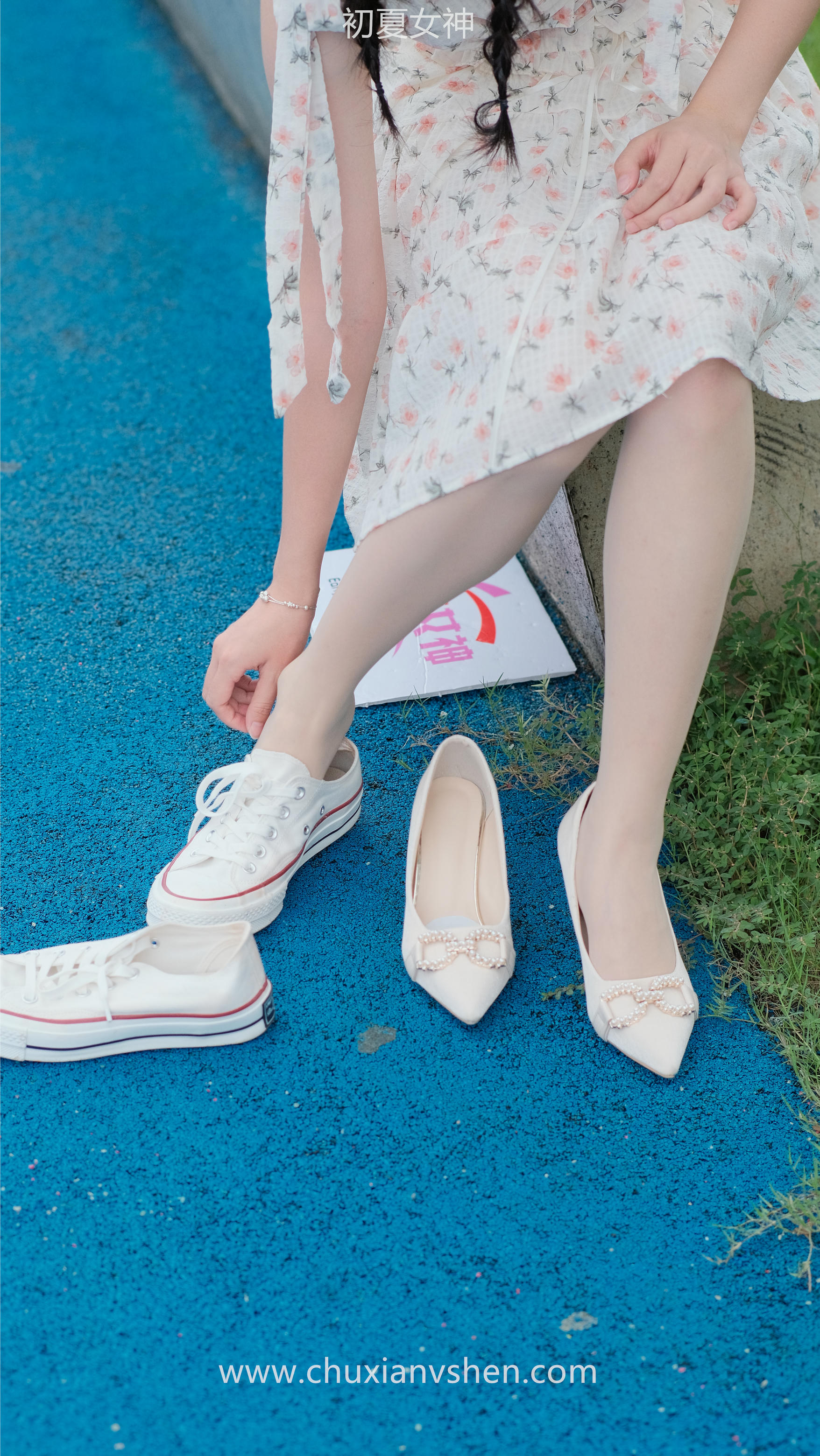 初夏女神 NO.050 双双 公园游玩[221P+1V／7.29GB]_第8集