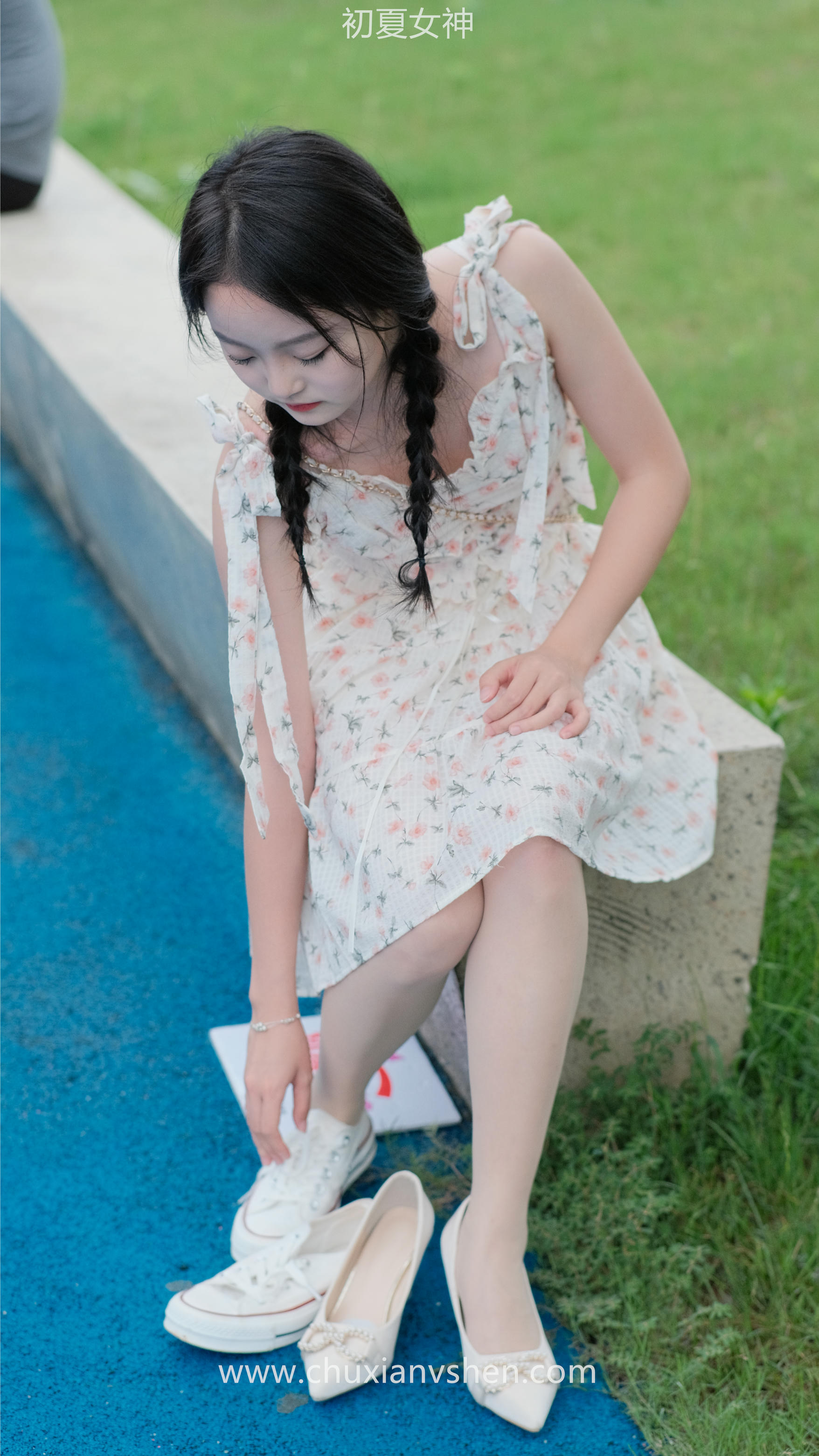 初夏女神 NO.050 双双 公园游玩[221P+1V／7.29GB]_第8集