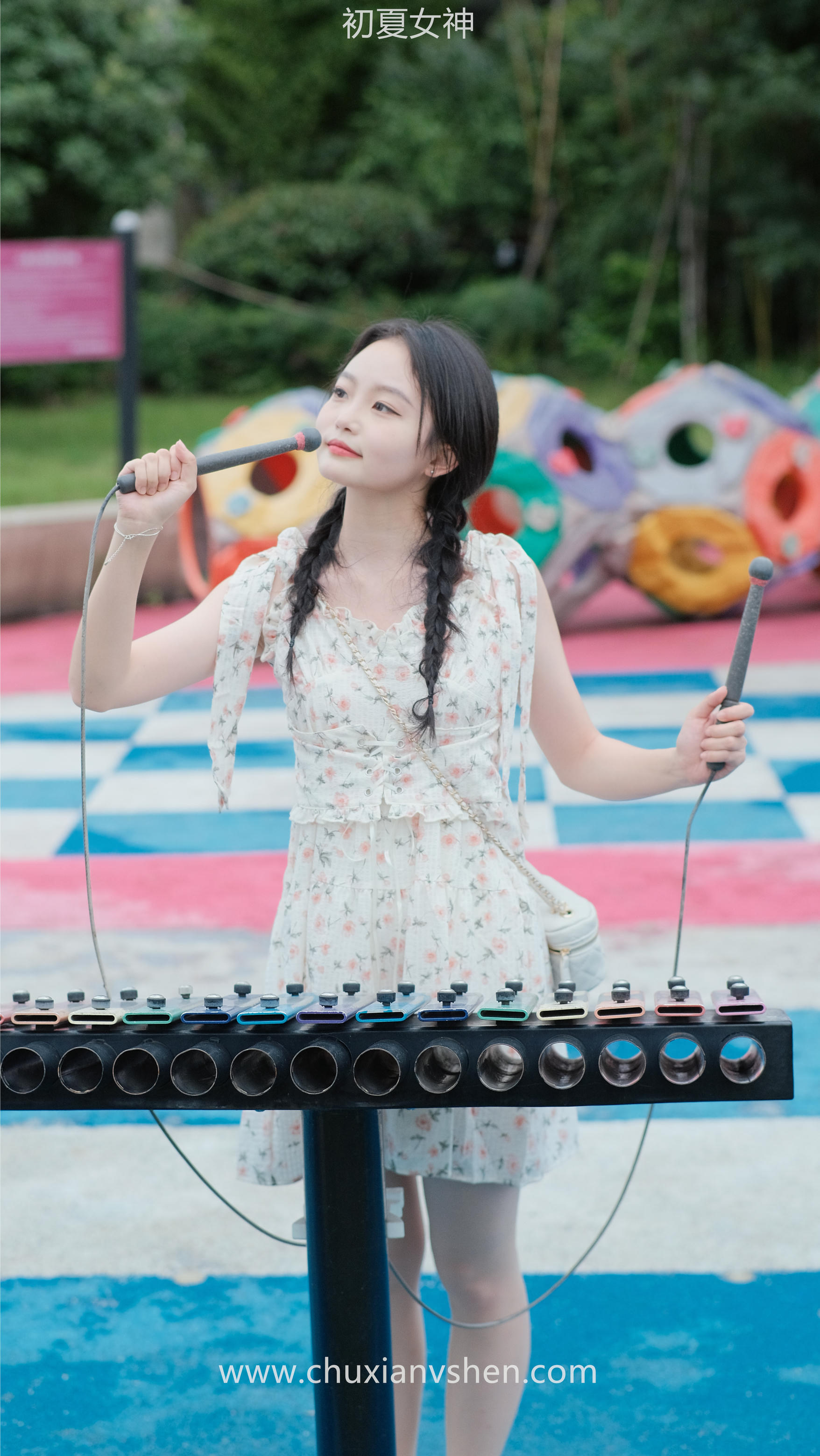 初夏女神 NO.050 双双 公园游玩[221P+1V／7.29GB]_第8集