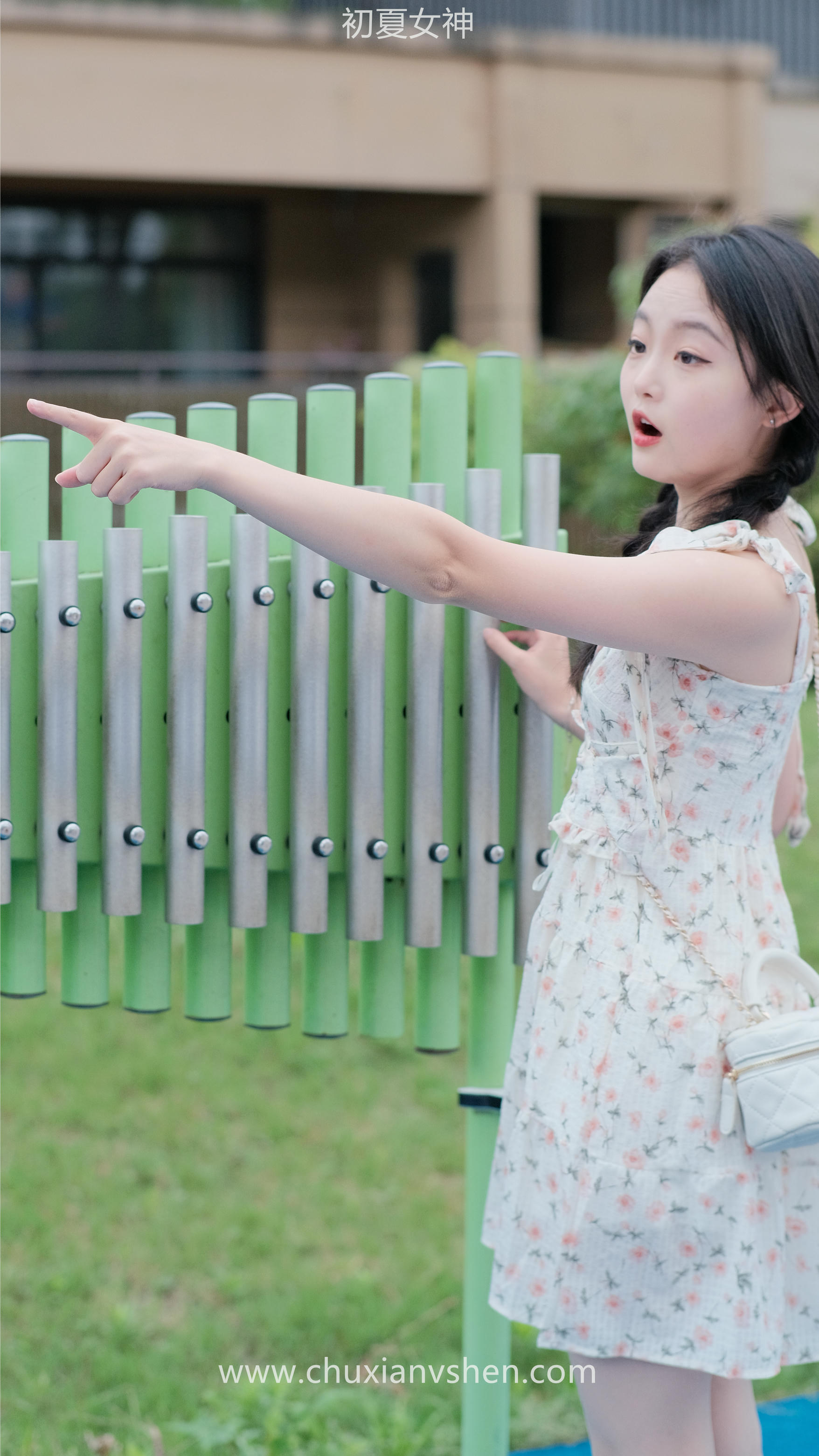 初夏女神 NO.050 双双 公园游玩[221P+1V／7.29GB]_第8集