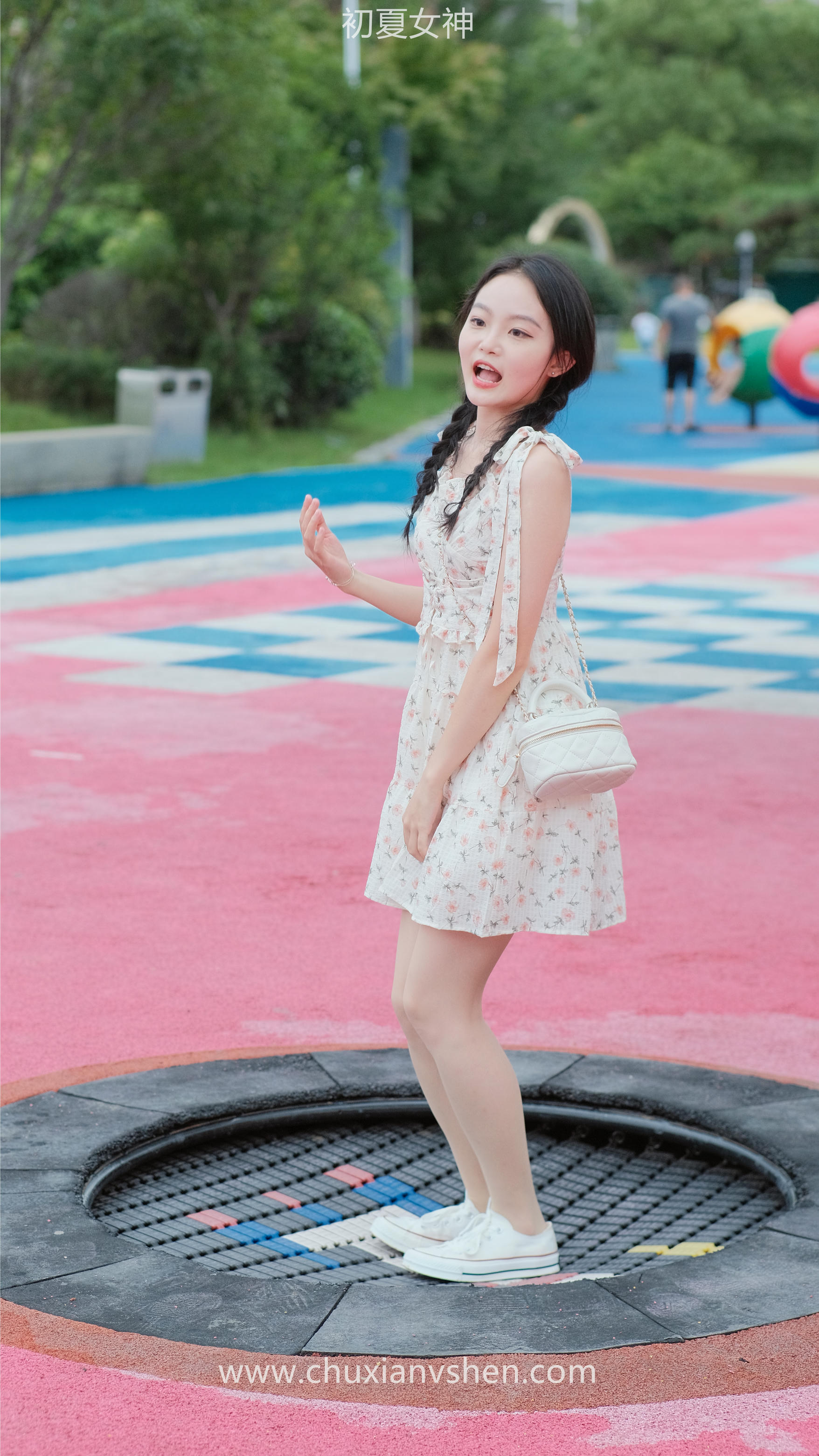 初夏女神 NO.050 双双 公园游玩[221P+1V／7.29GB]_第9集