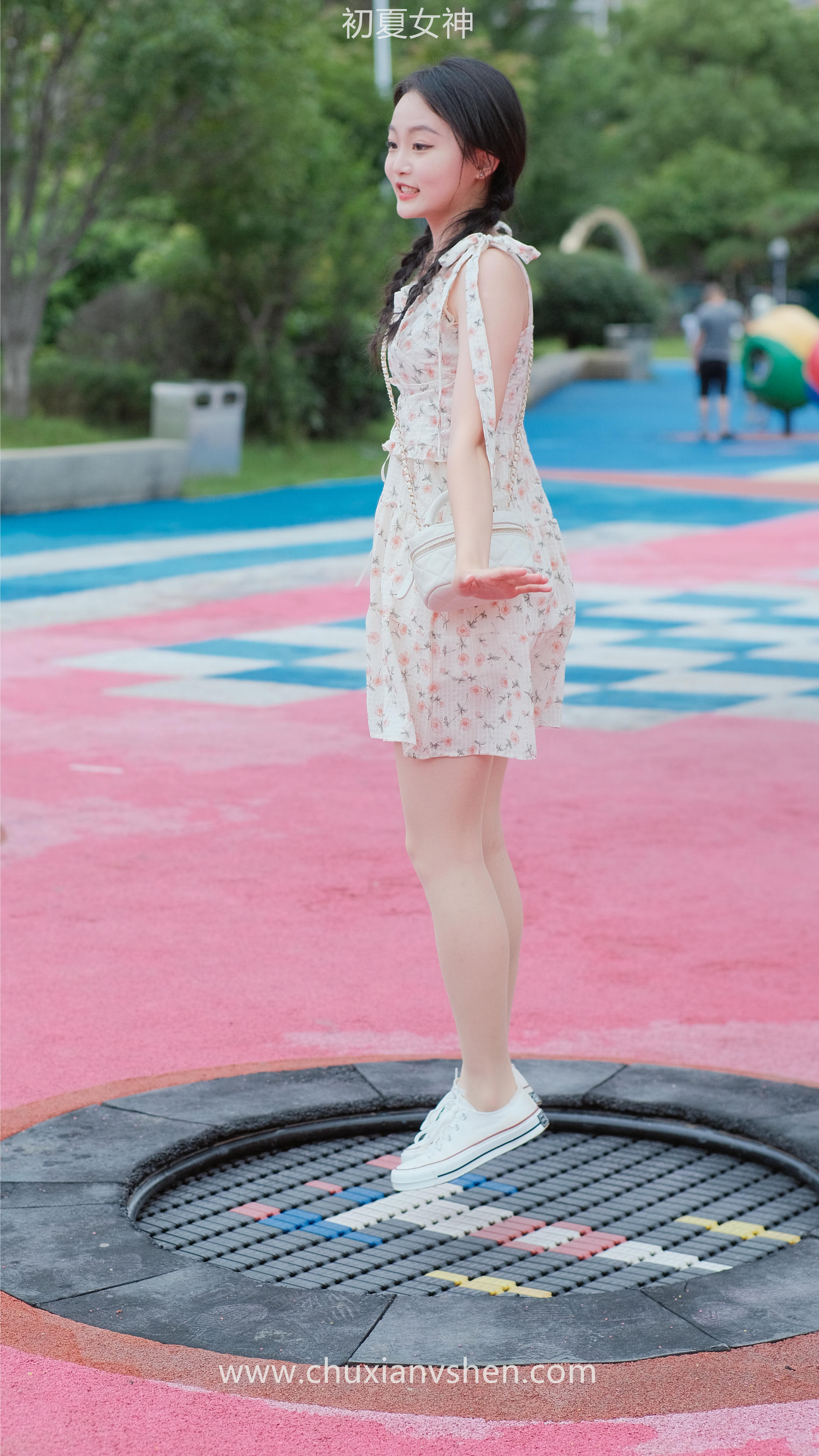 初夏女神 NO.050 双双 公园游玩[221P+1V／7.29GB]_第9集