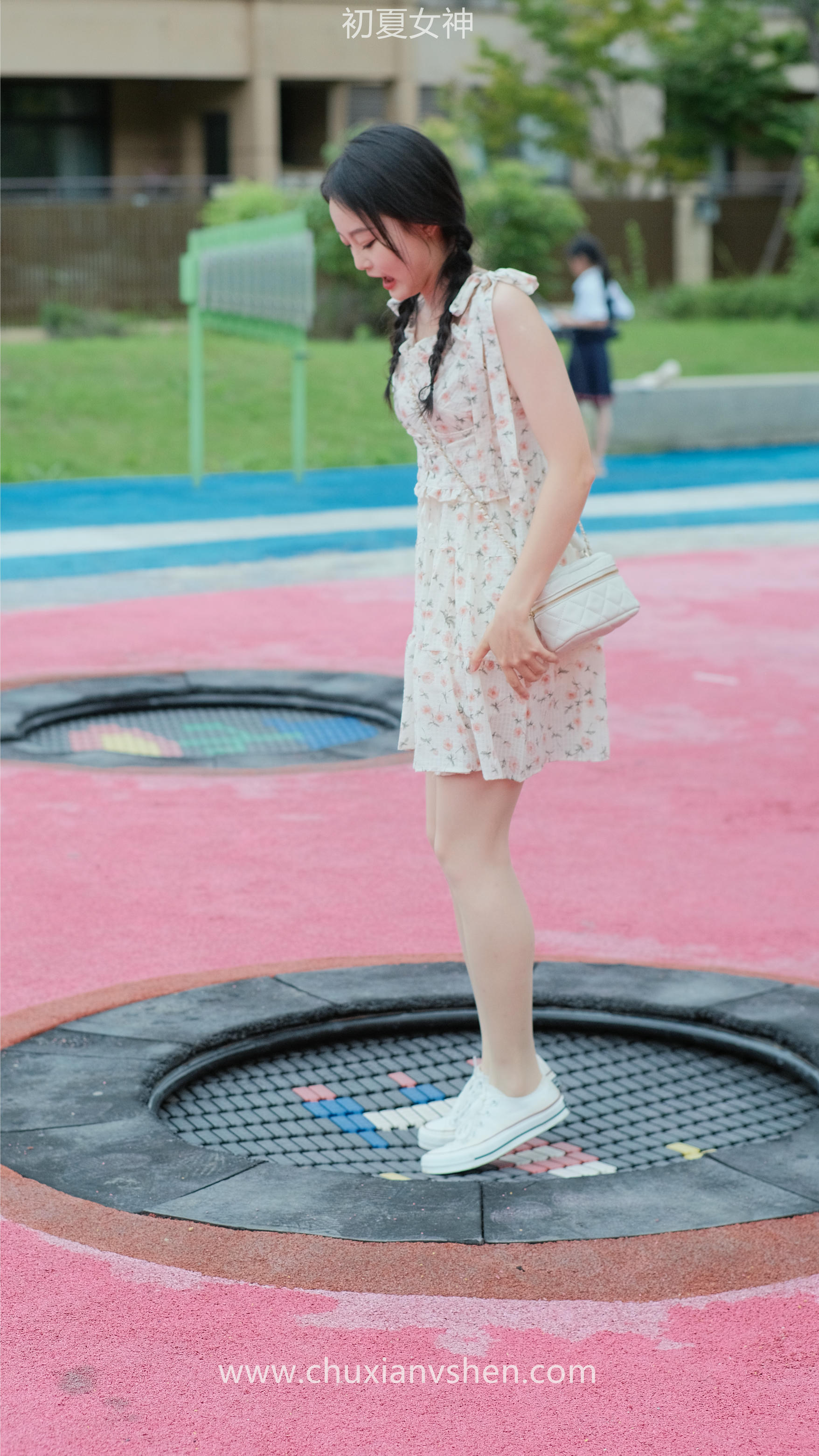 初夏女神 NO.050 双双 公园游玩[221P+1V／7.29GB]_第9集