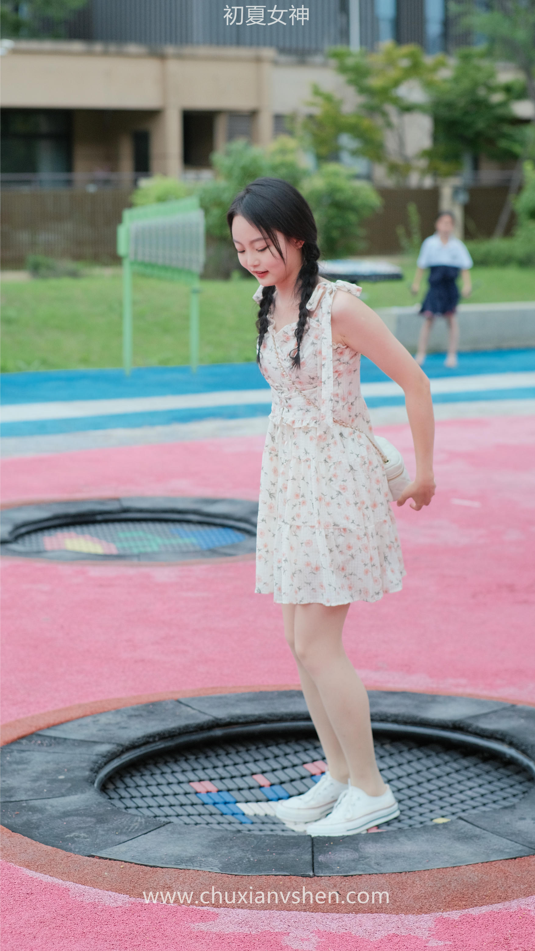 初夏女神 NO.050 双双 公园游玩[221P+1V／7.29GB]_第9集