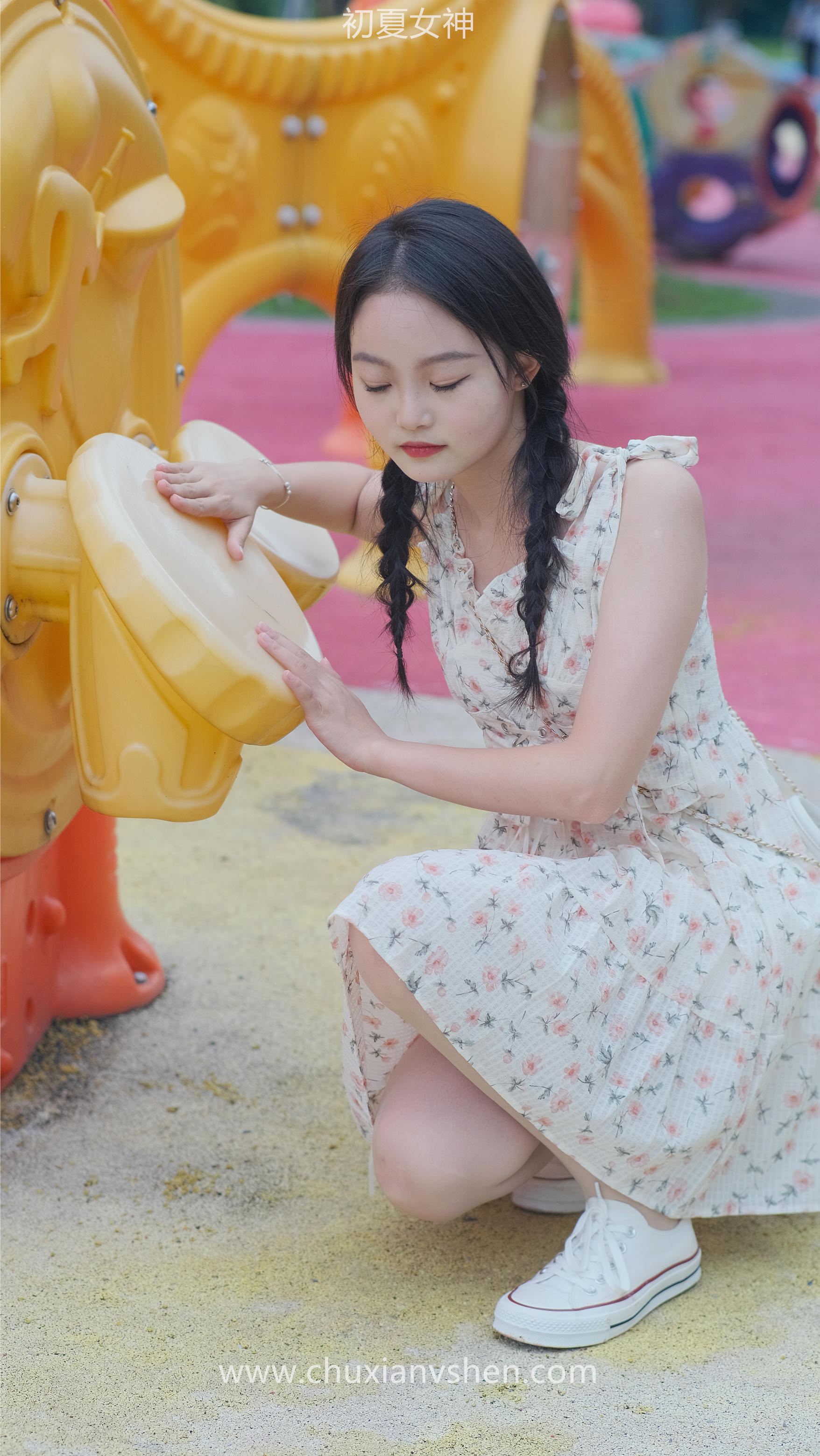 初夏女神 NO.050 双双 公园游玩[221P+1V／7.29GB]_第9集