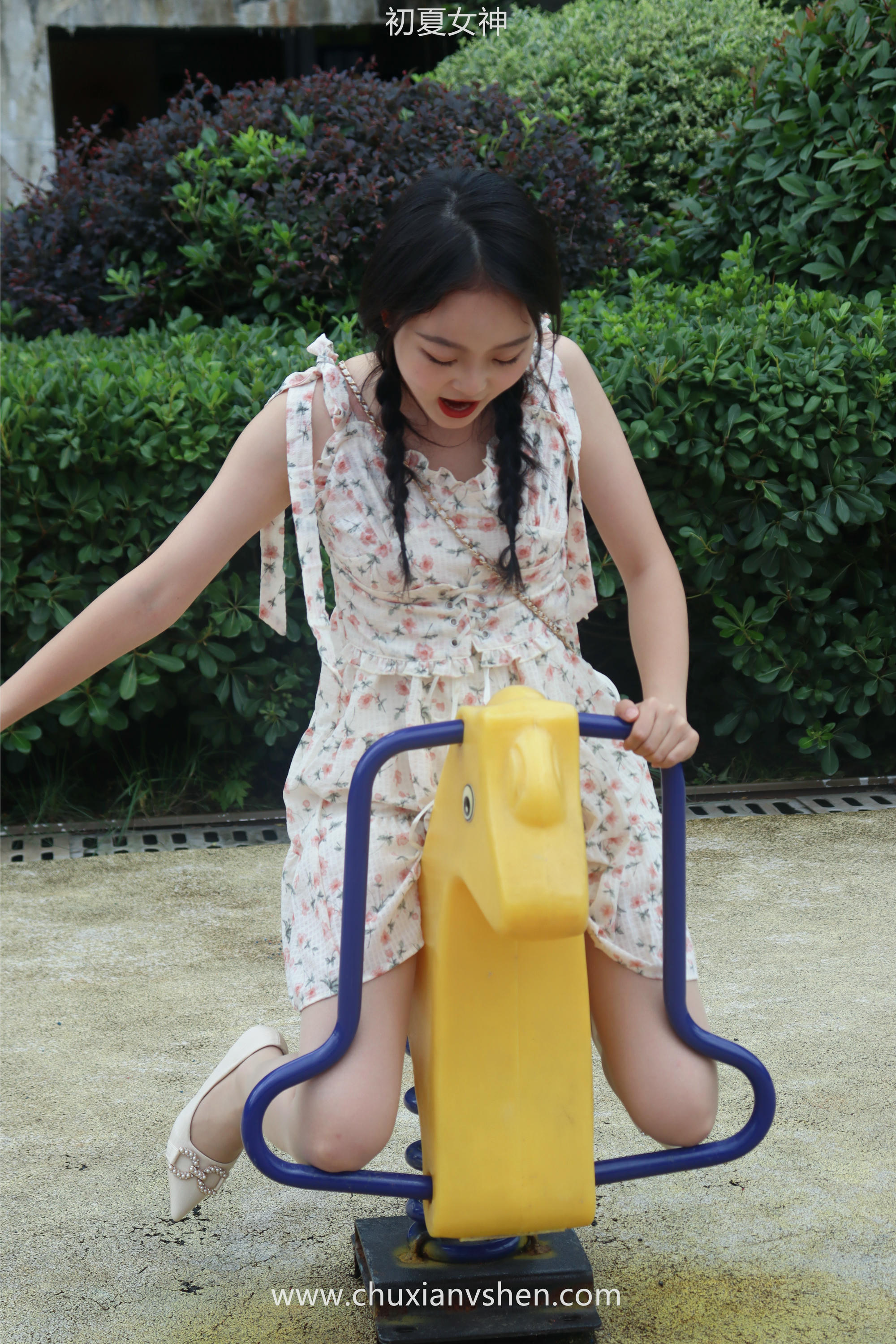 初夏女神 NO.050 双双 公园游玩[221P+1V／7.29GB]_第1集