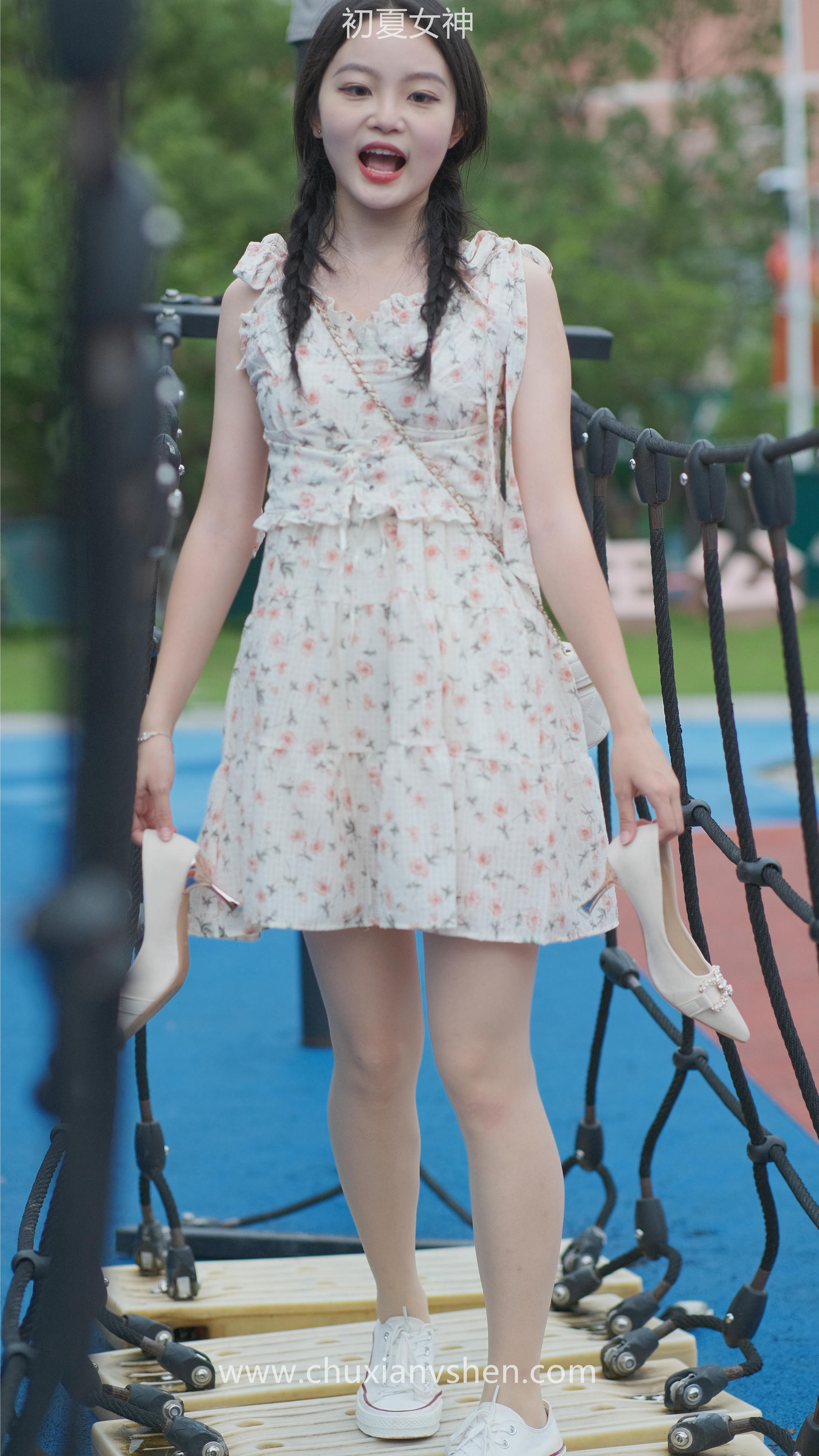 初夏女神 NO.050 双双 公园游玩[221P+1V／7.29GB]_第9集